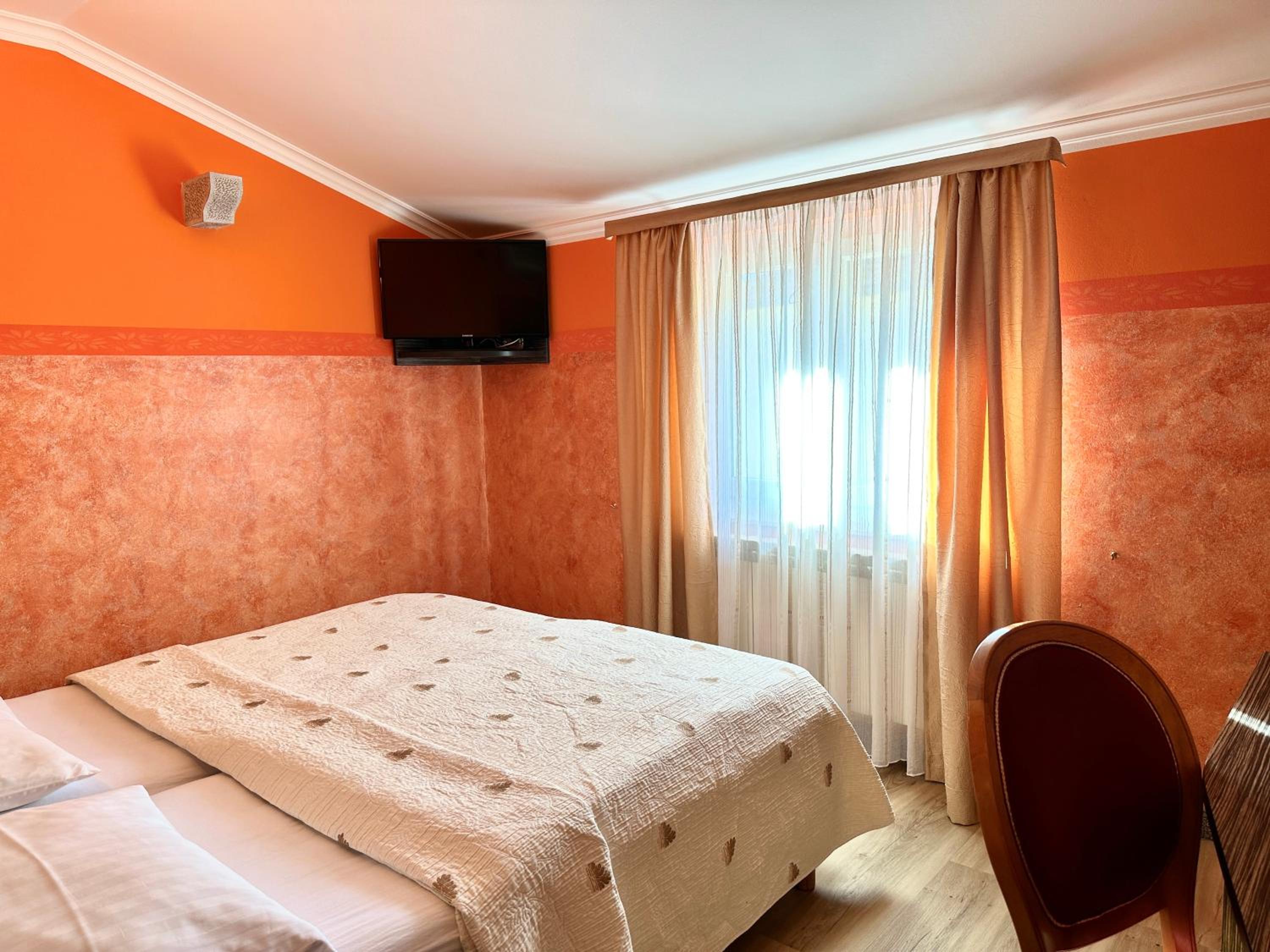 Double or Twin Room - Photo 3