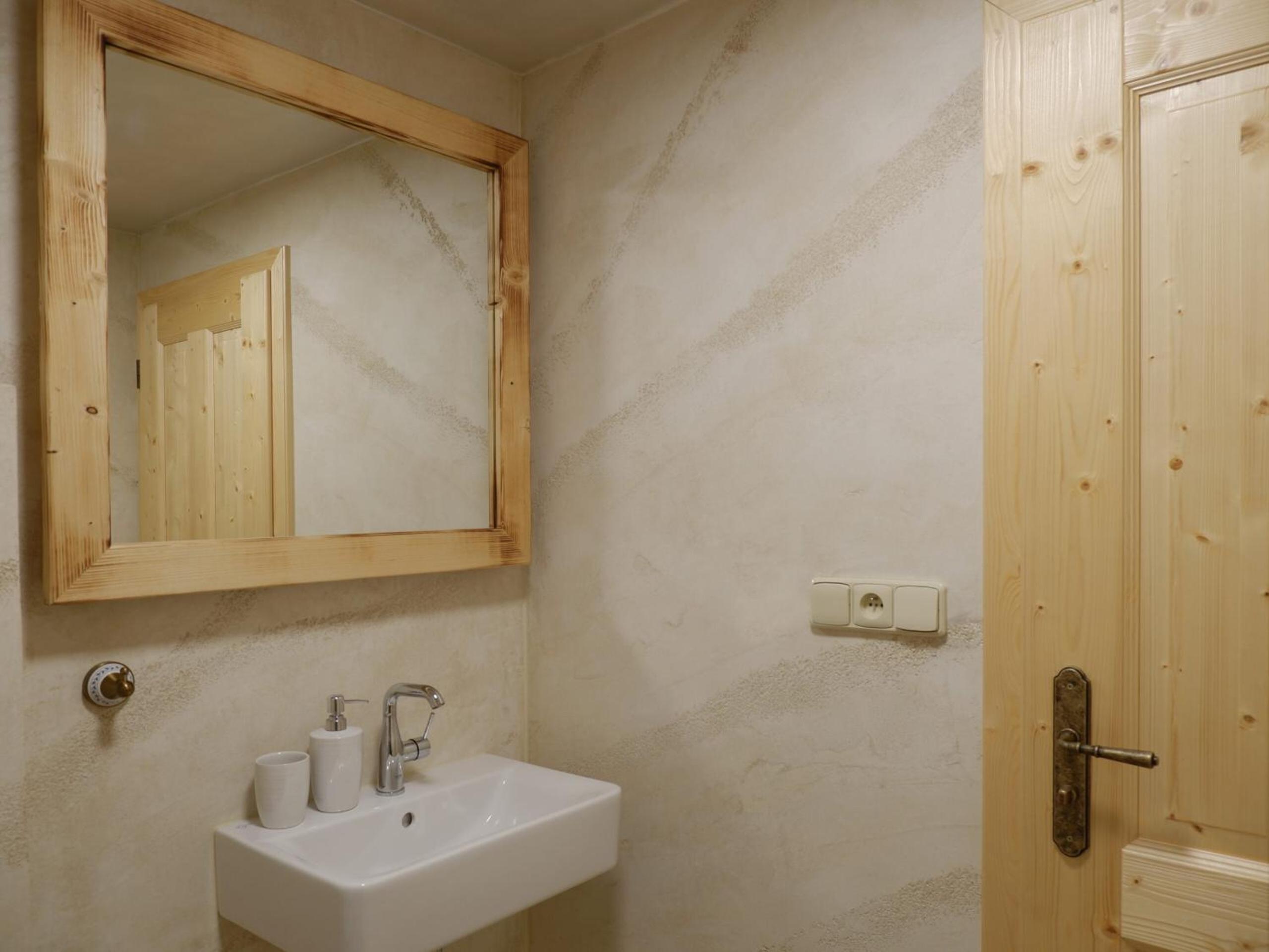 Deluxe Double Room (2 Adults + 1 Child) photo 3