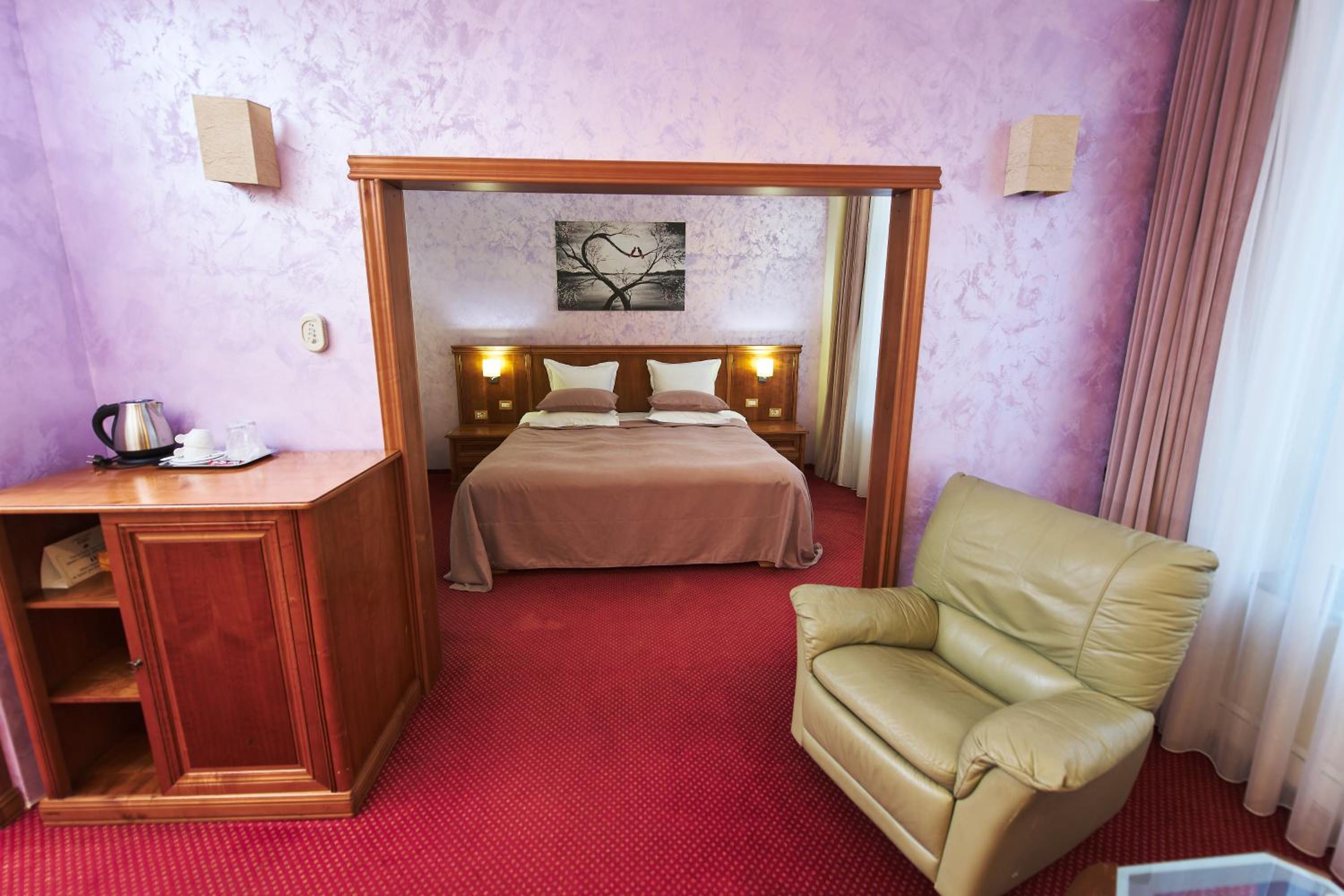Suite - Photo 2