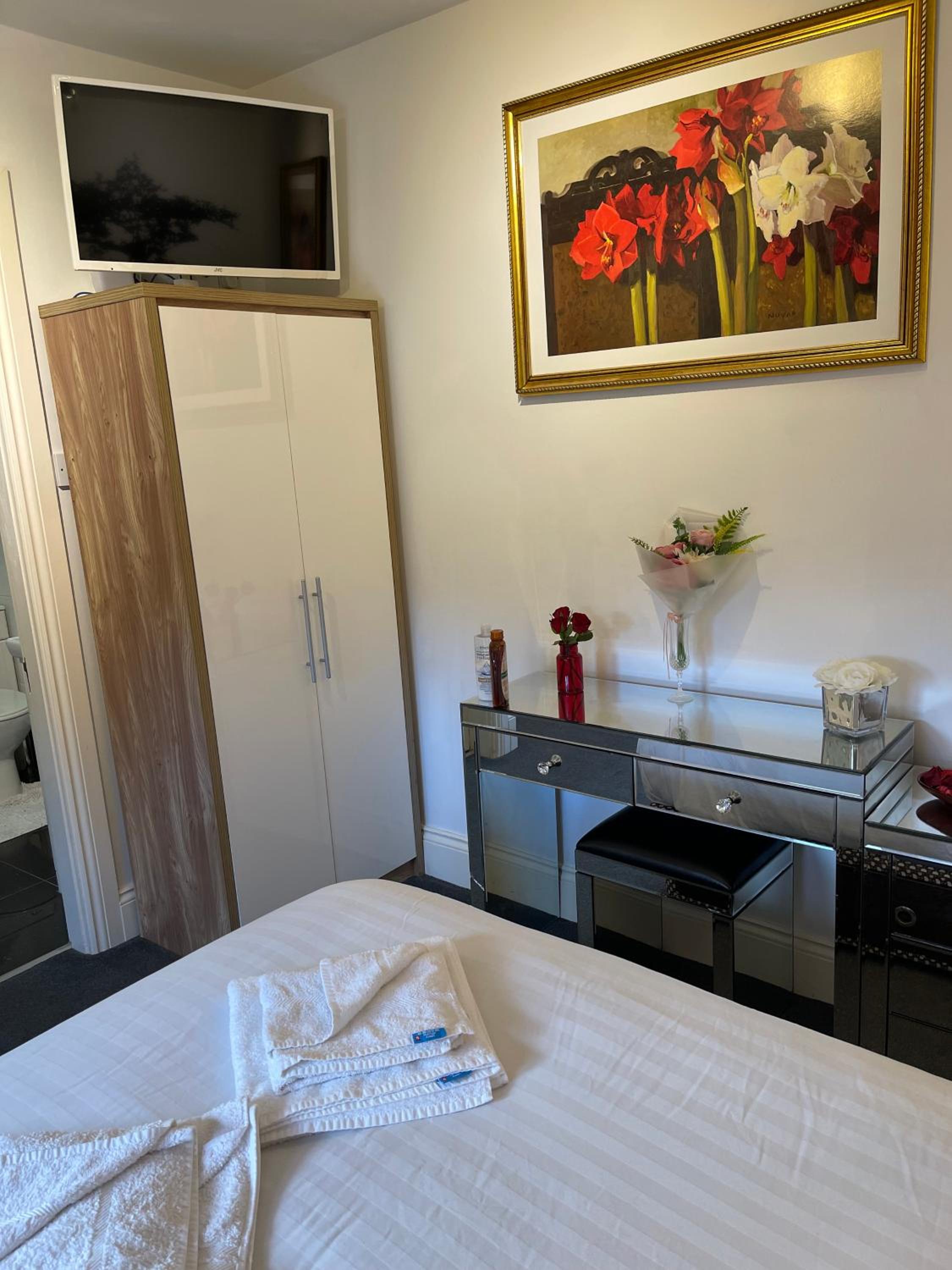 Double Room with Private Bathroom - Photo 3