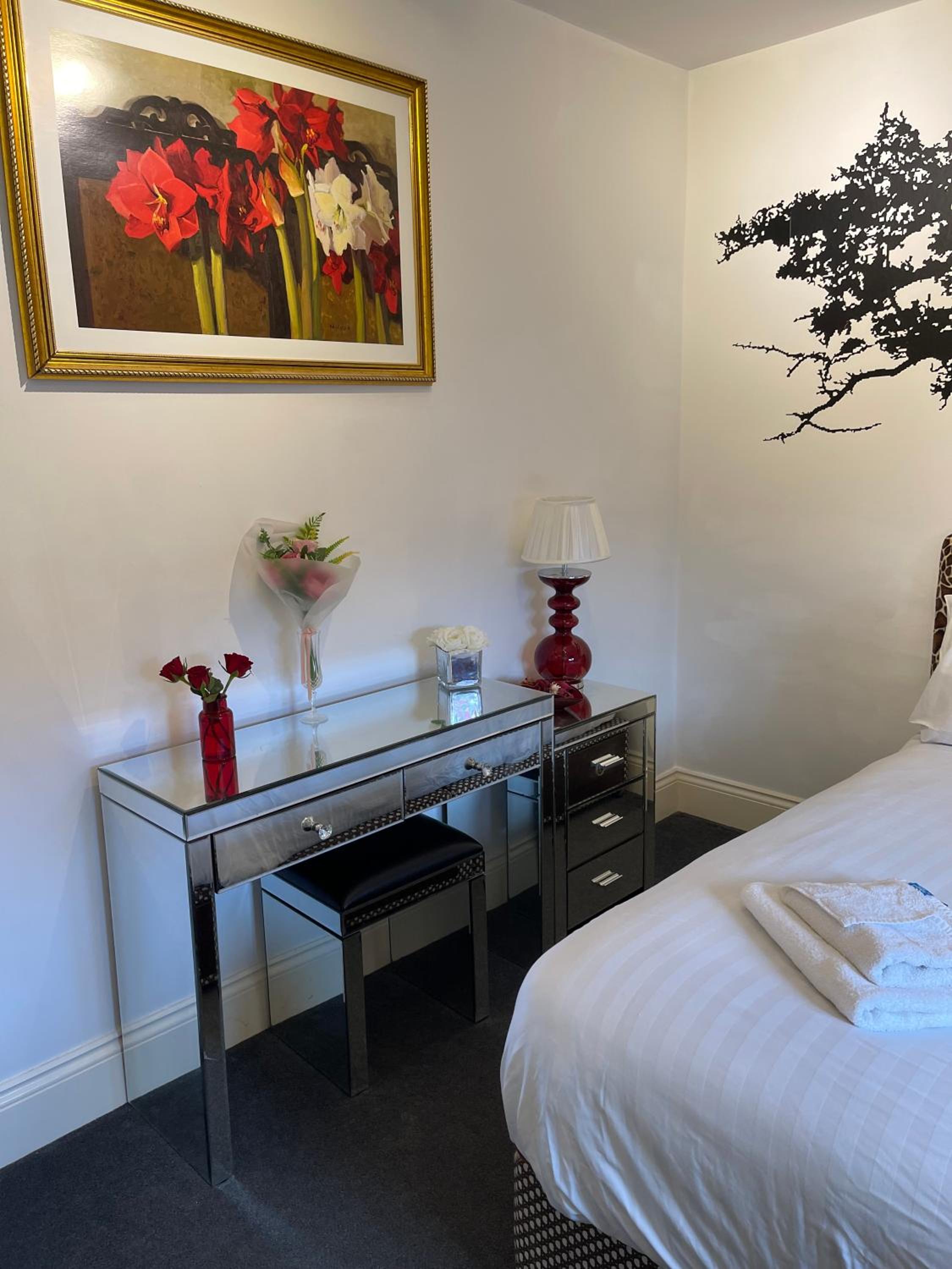 Double Room with Private Bathroom - Photo 6