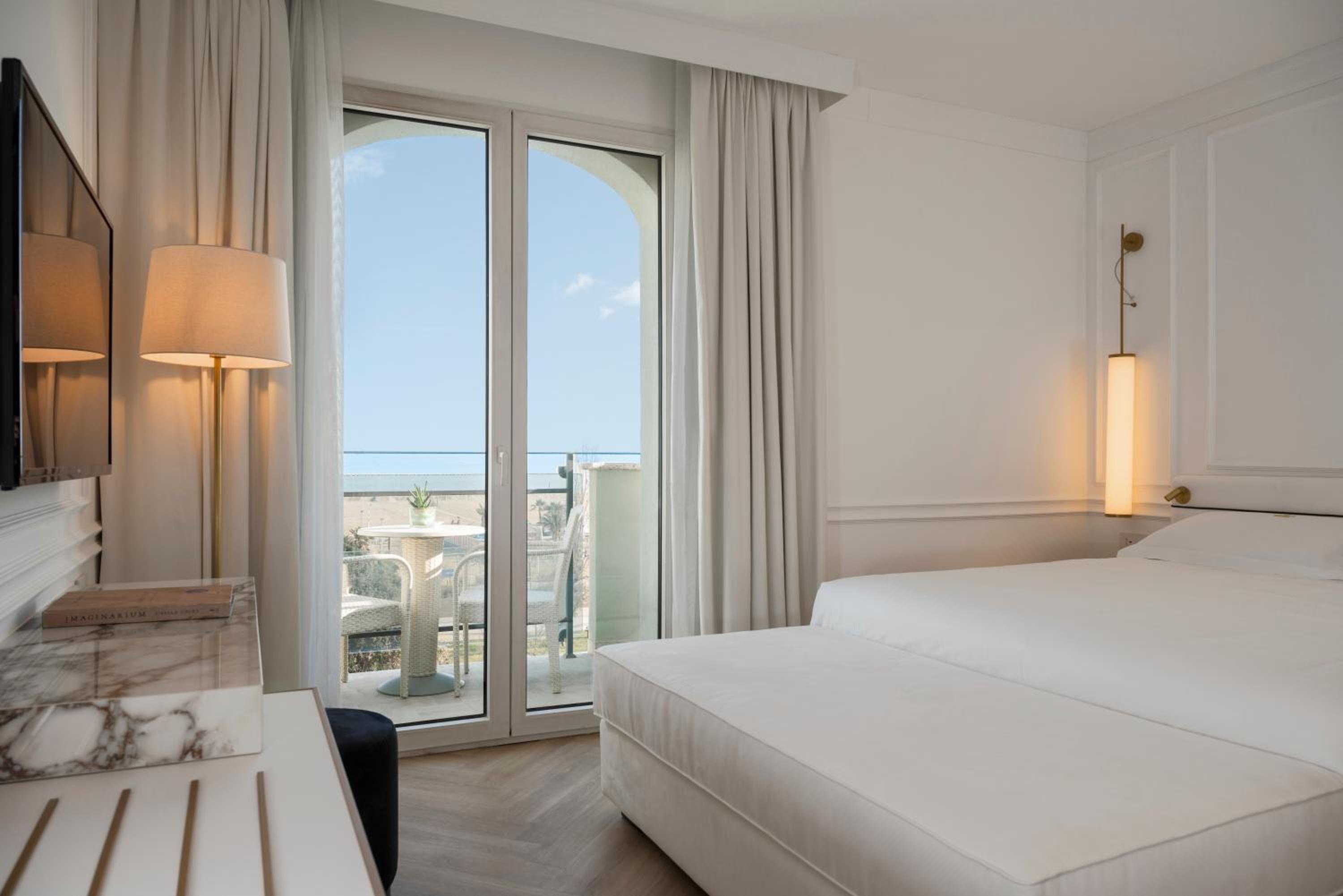 Deluxe Triple Room with Sea View photo 2