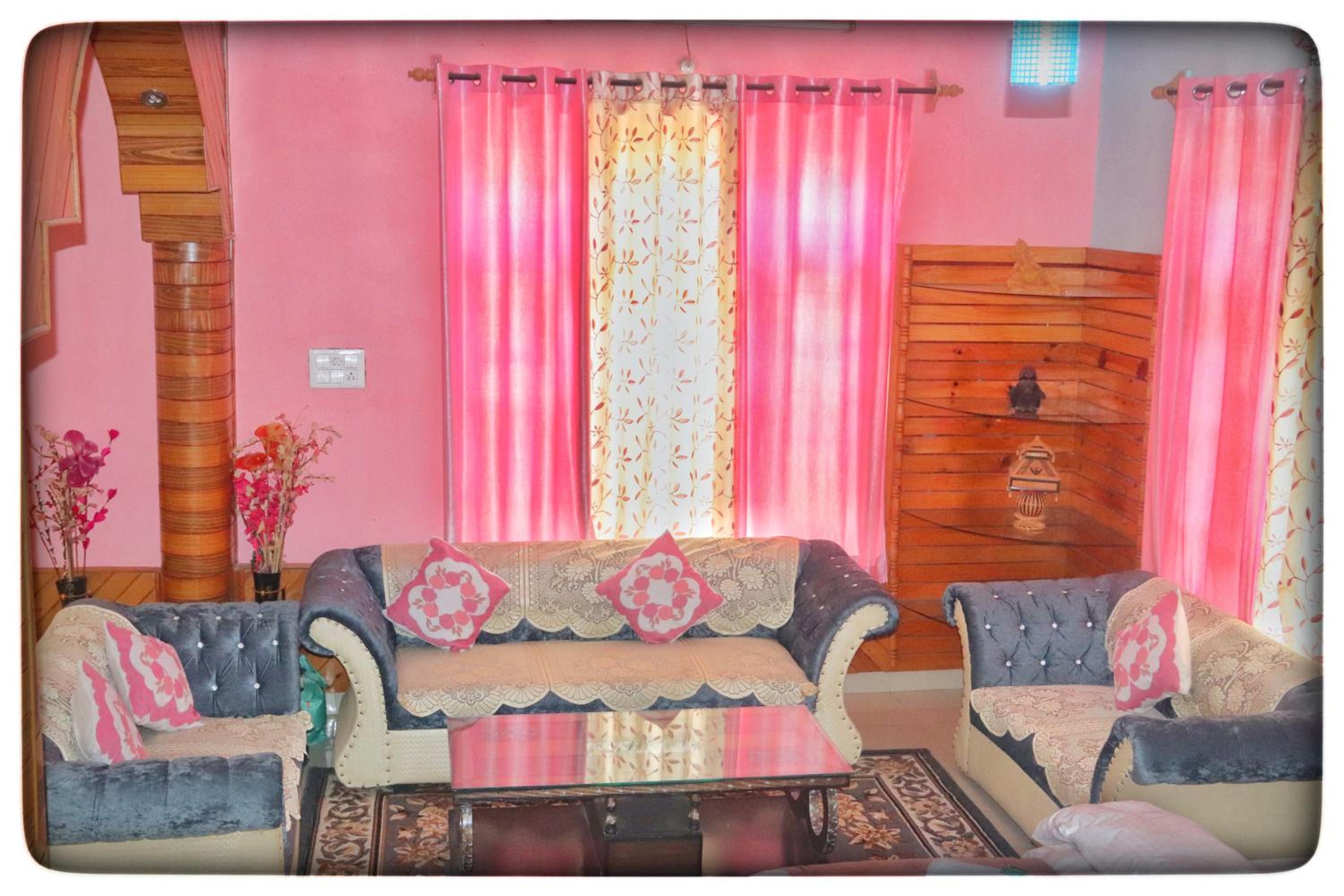 Superior Family Room photo 2