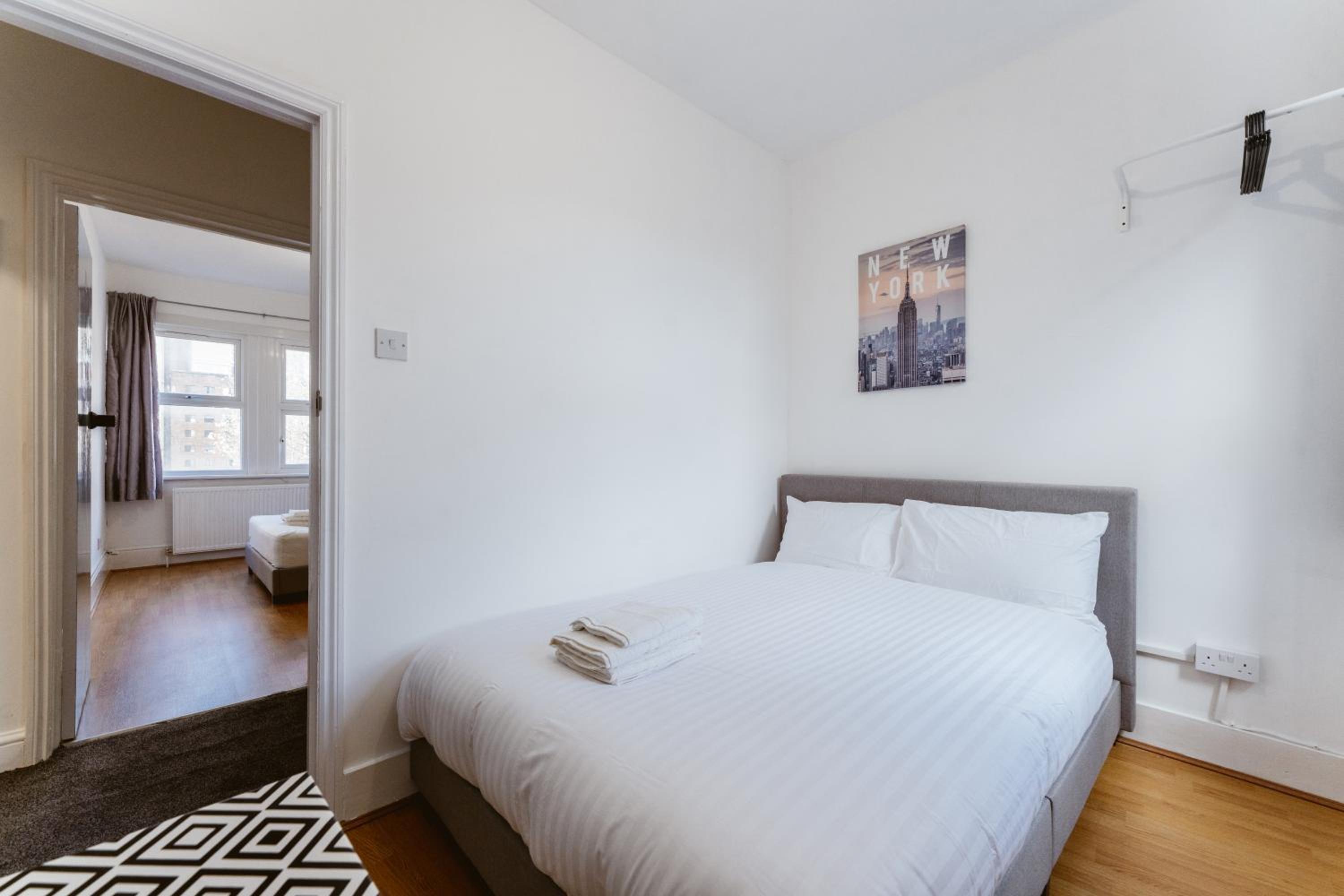 Double Room with Shared Bathroom photo 3