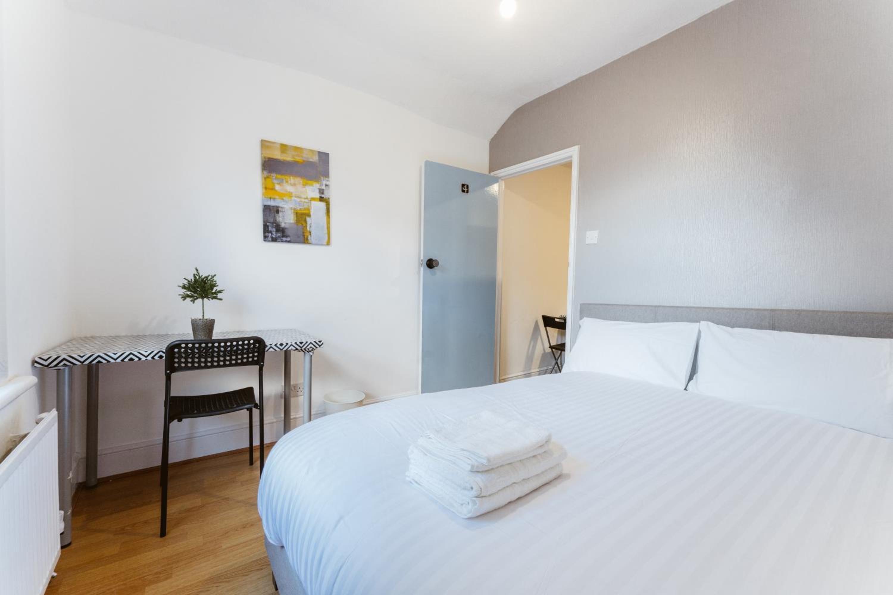 Double Room with Shared Bathroom photo 1