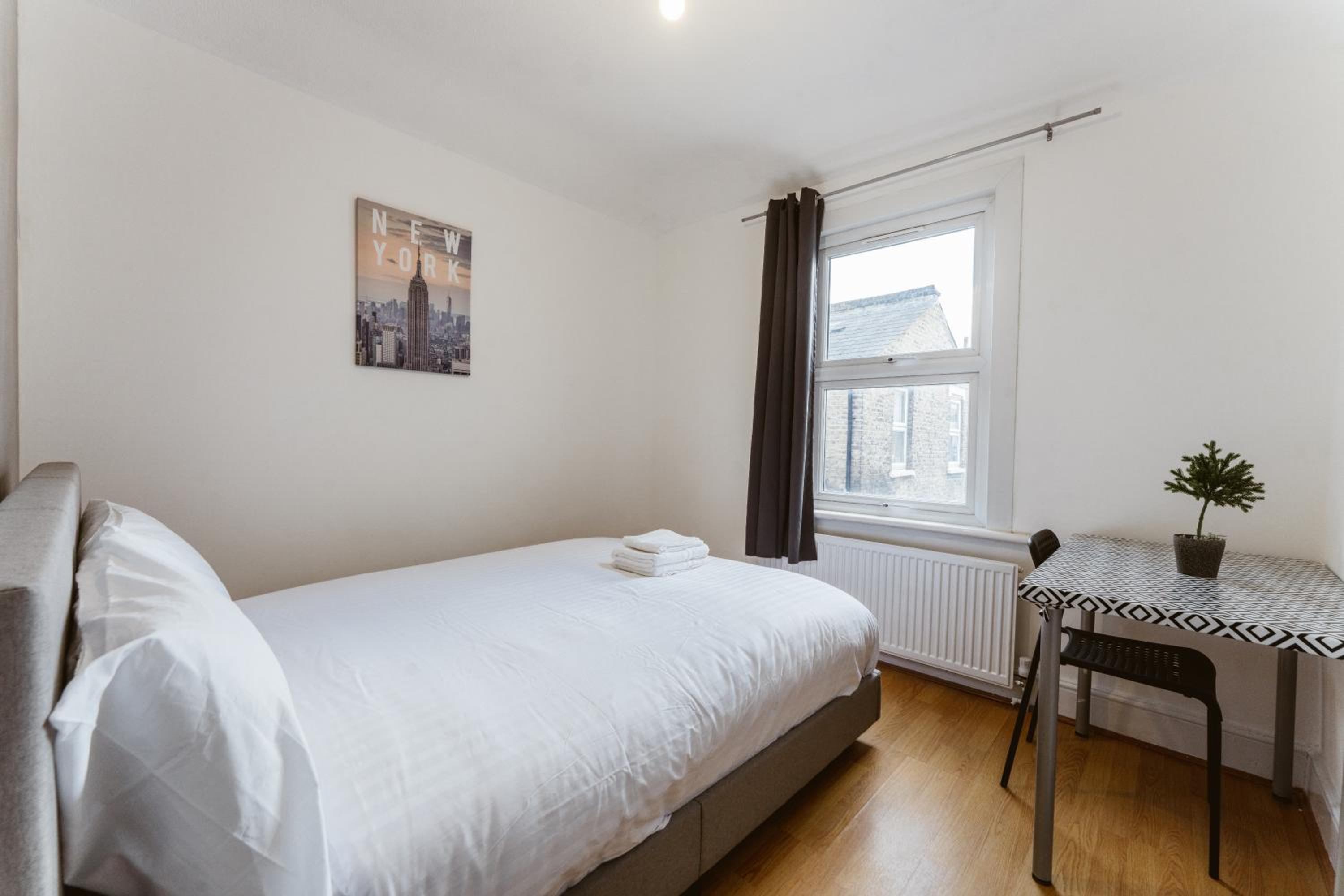 Double Room with Shared Bathroom photo 2