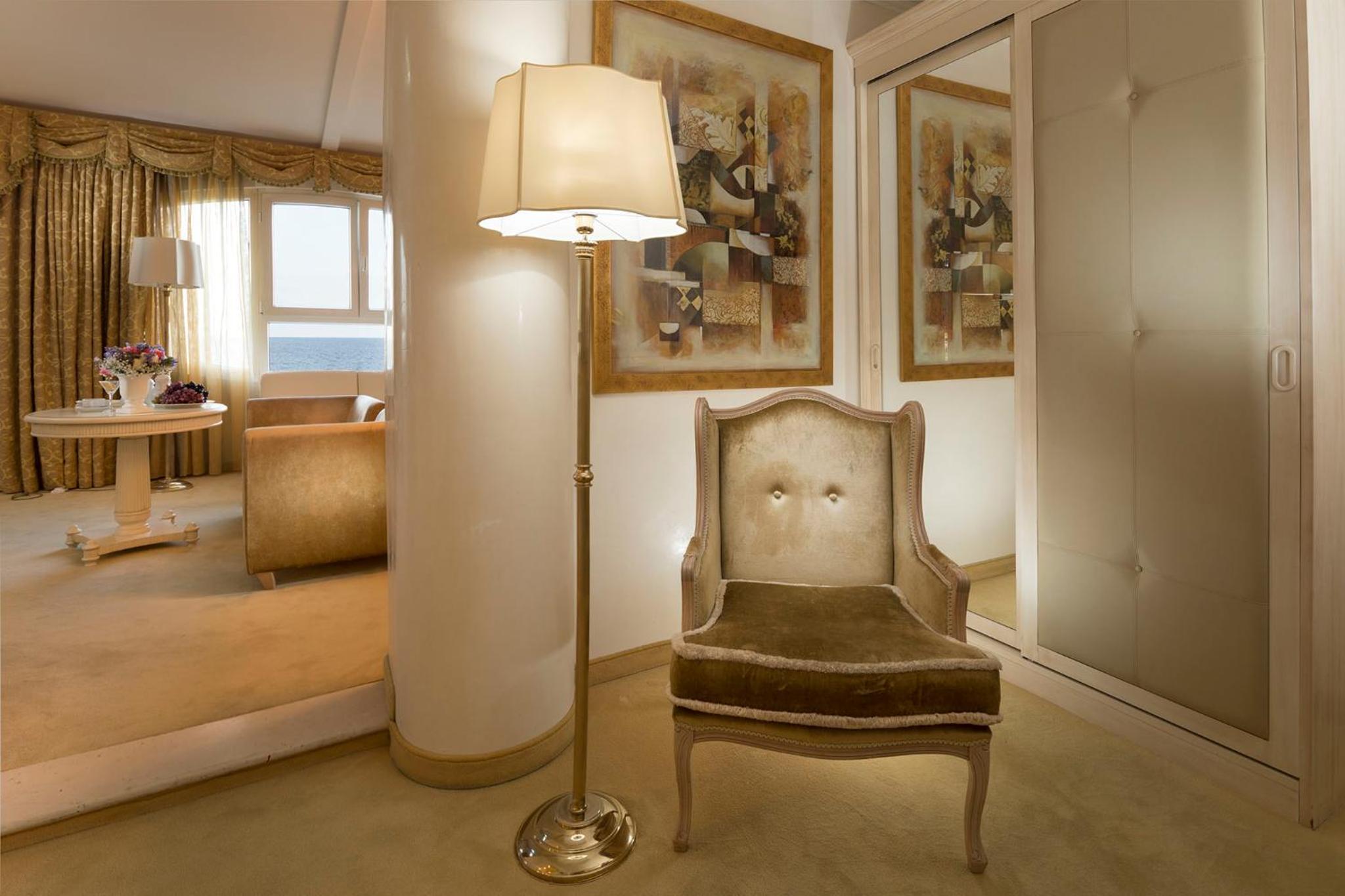 Crystal Suite with Spa Bath - Photo 4