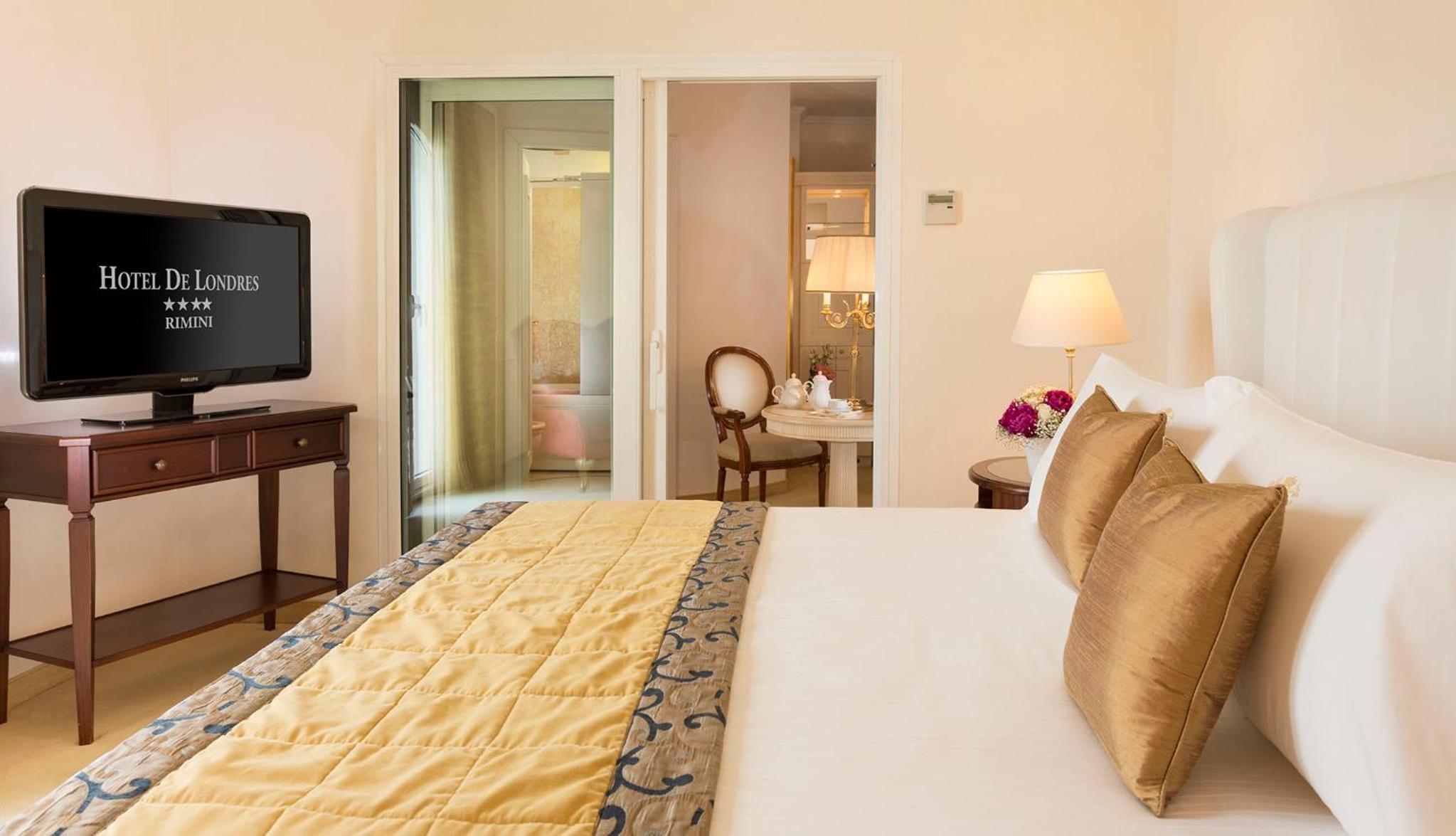 Perignon Suite with Sea View with Spa access - Photo 9