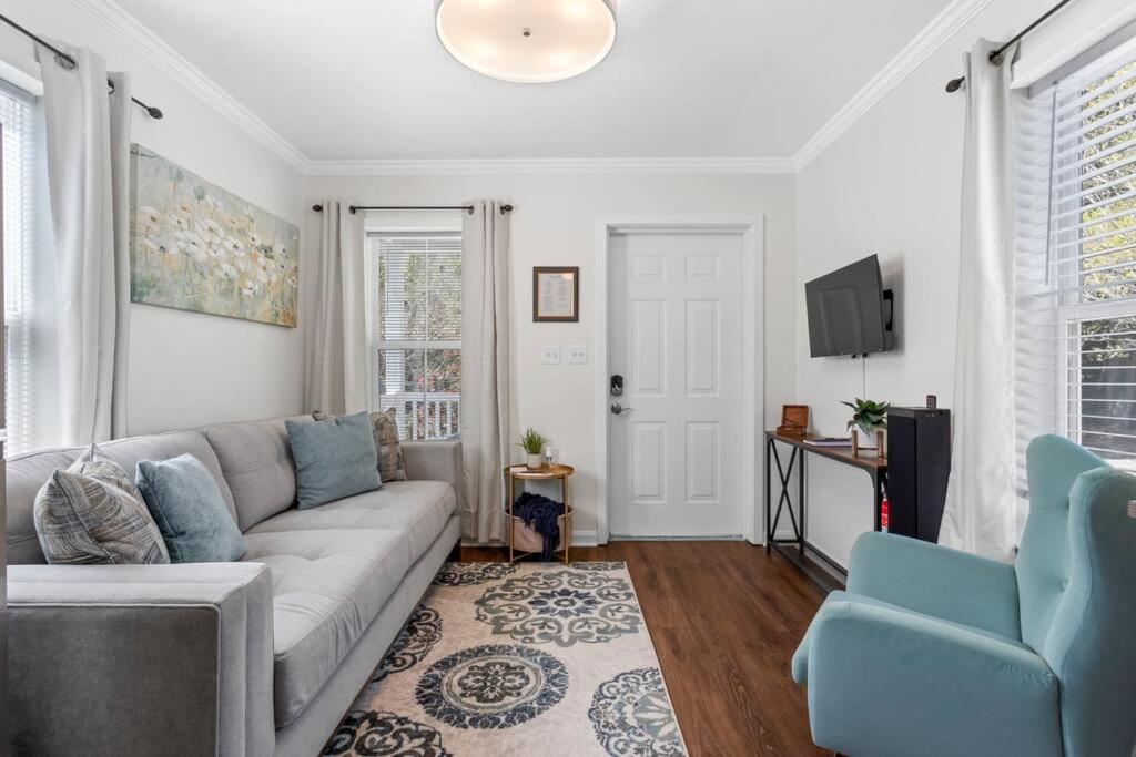 One-Bedroom House photo 1