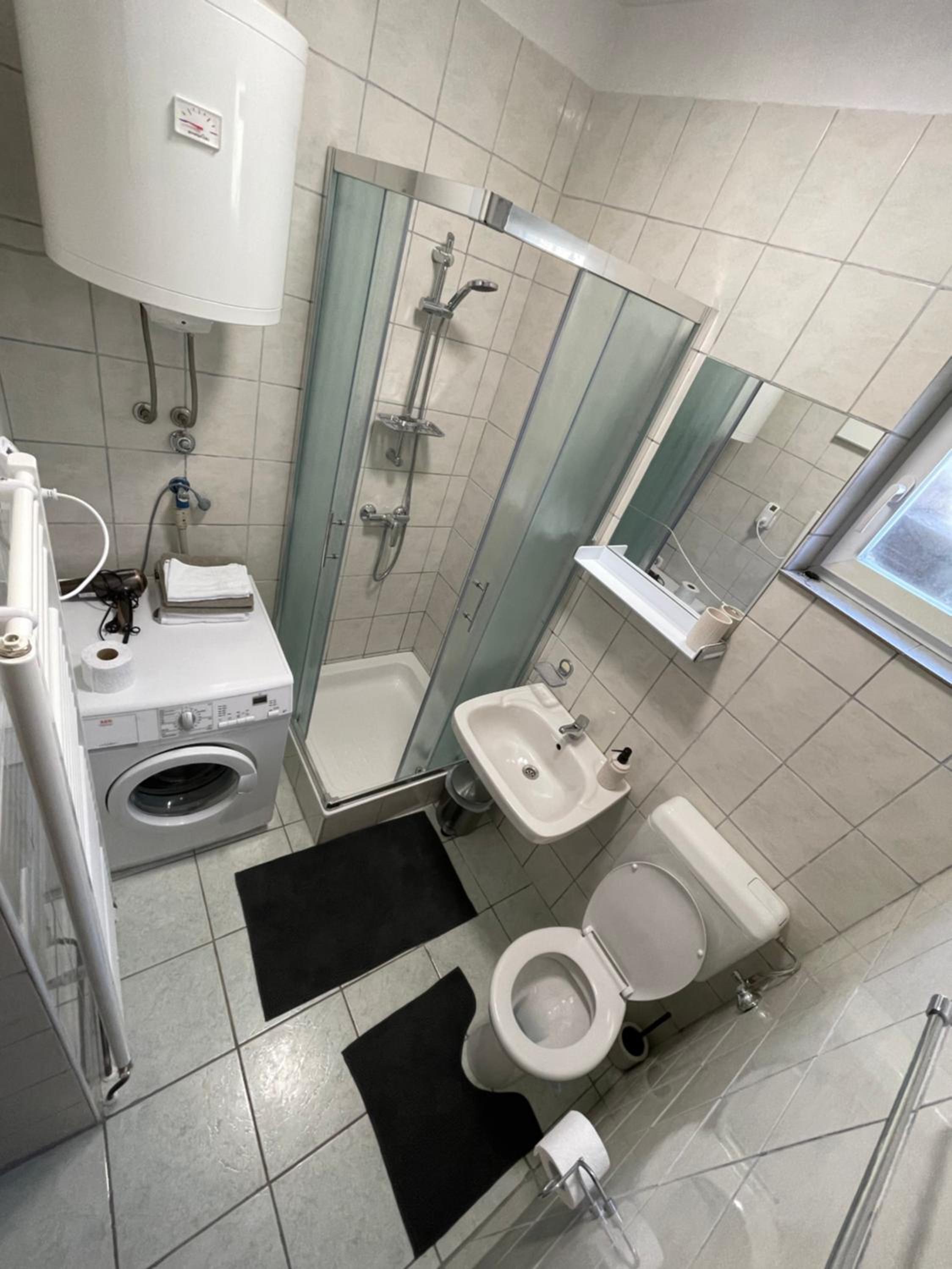 One-Bedroom Apartment - Photo 28