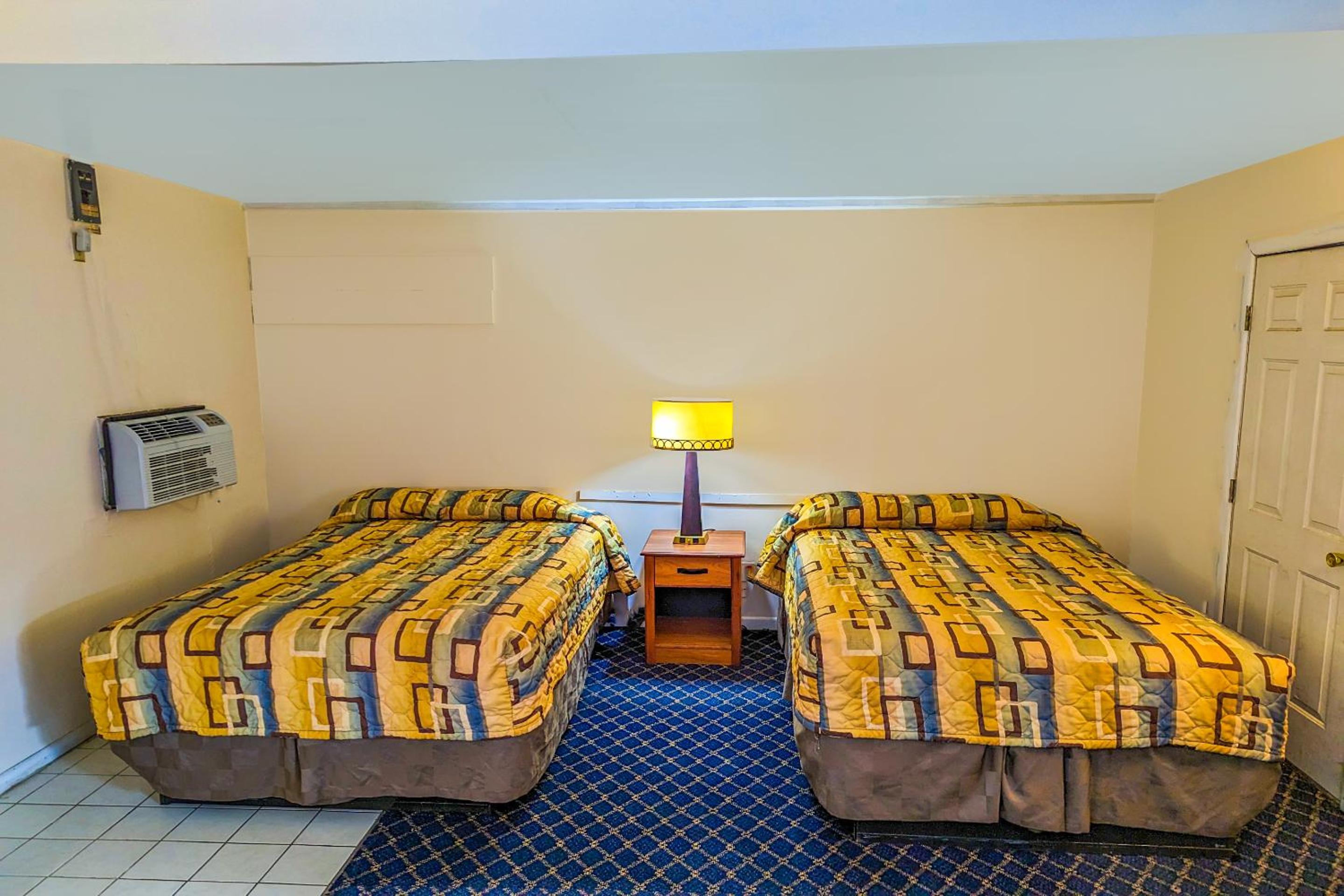 2 Full Beds with Kitchenette photo 2