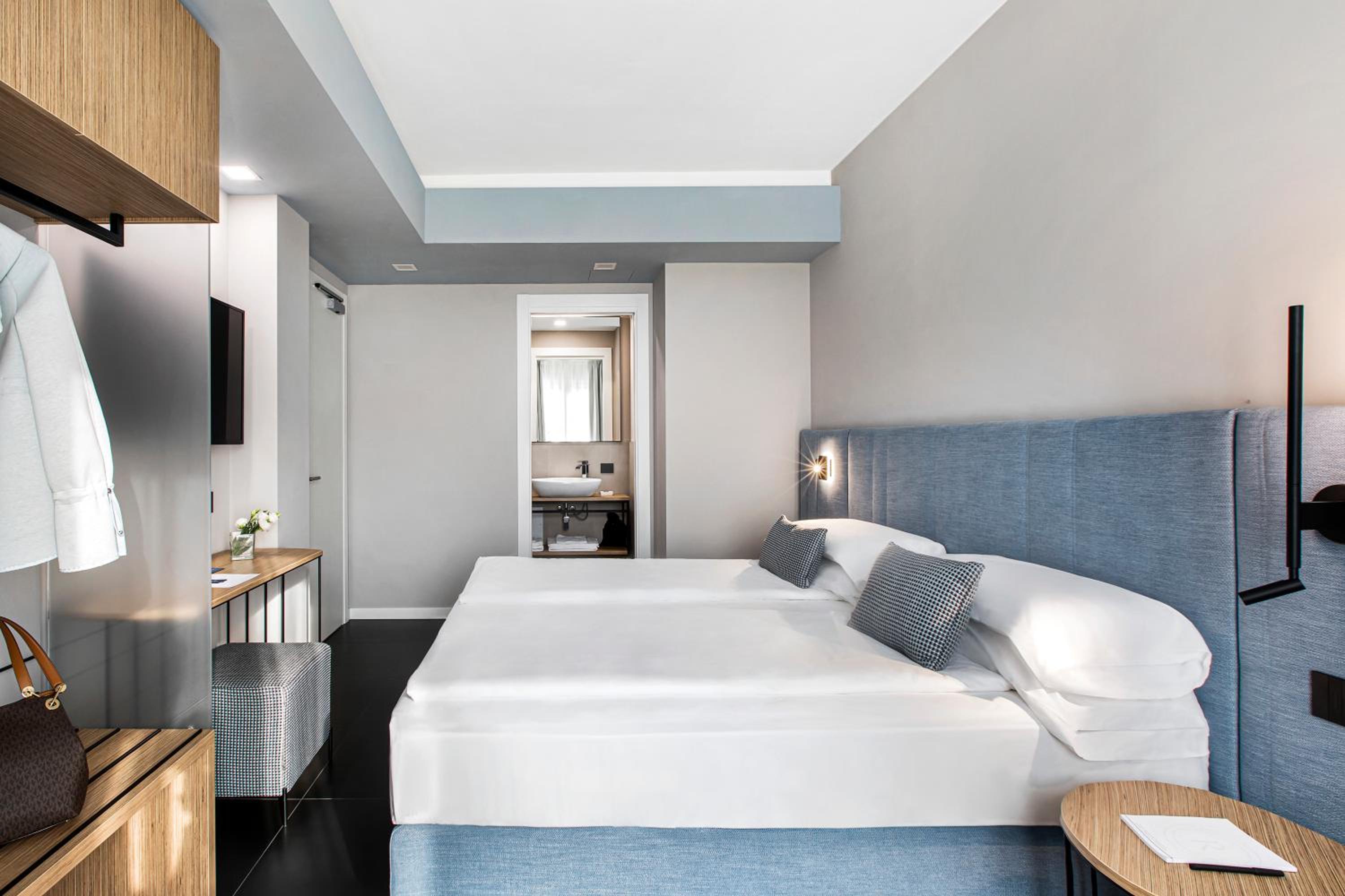 Deluxe Double or Twin Room with Mountain View