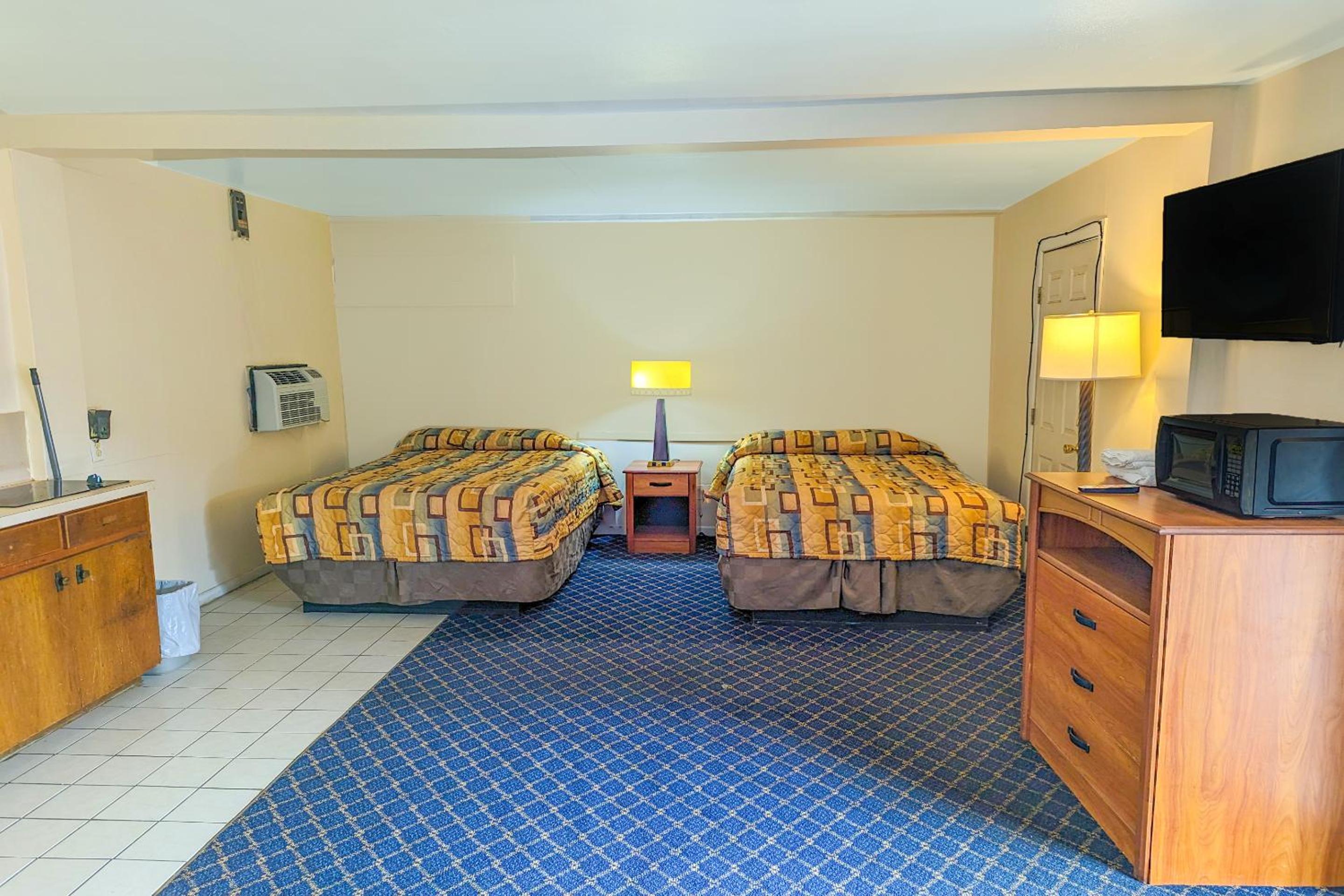 2 Full Beds with Kitchenette photo 1