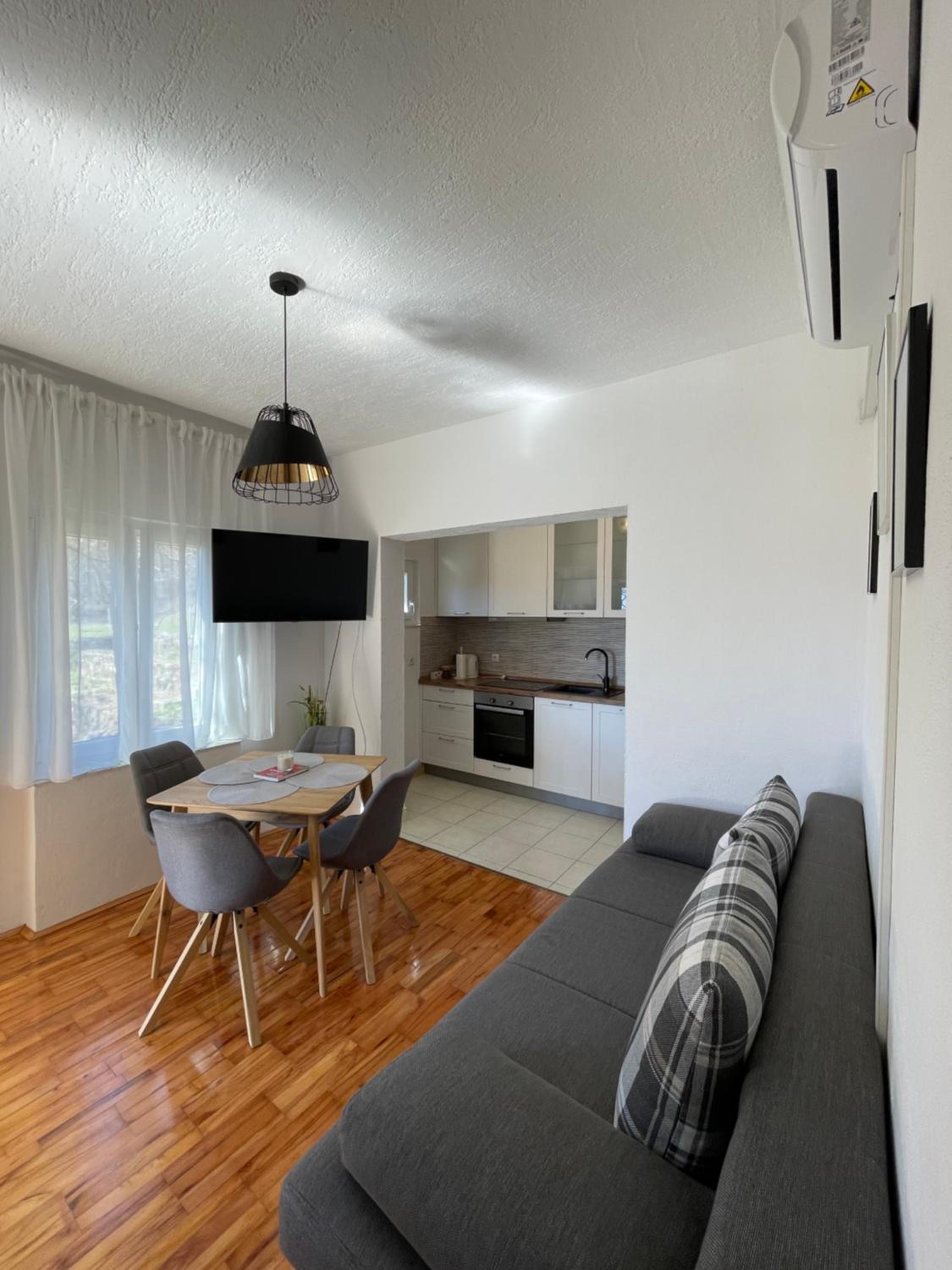 One-Bedroom Apartment - Photo 1