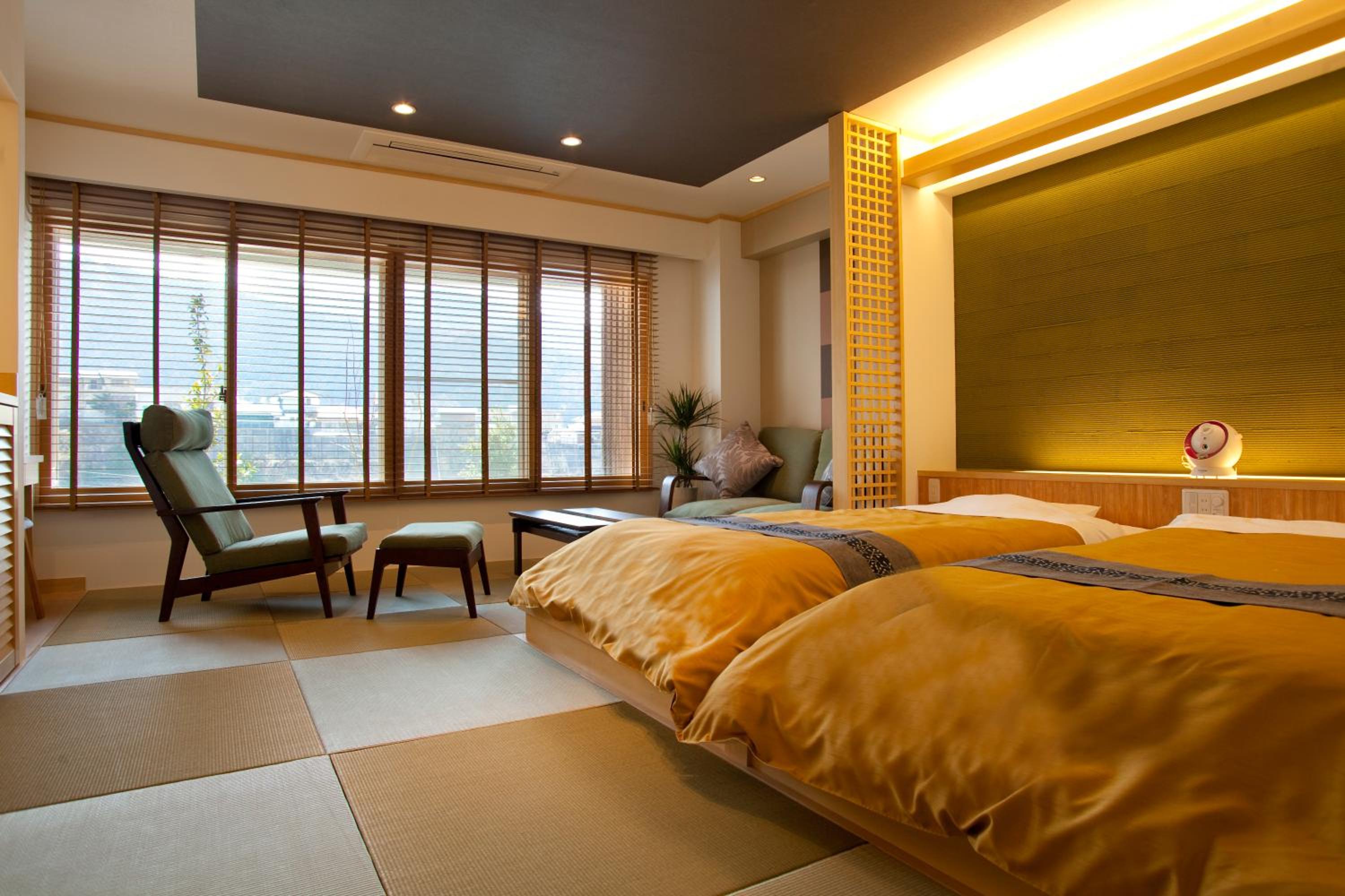 Standard Twin Room with Tatami Area and Shared Bathroom