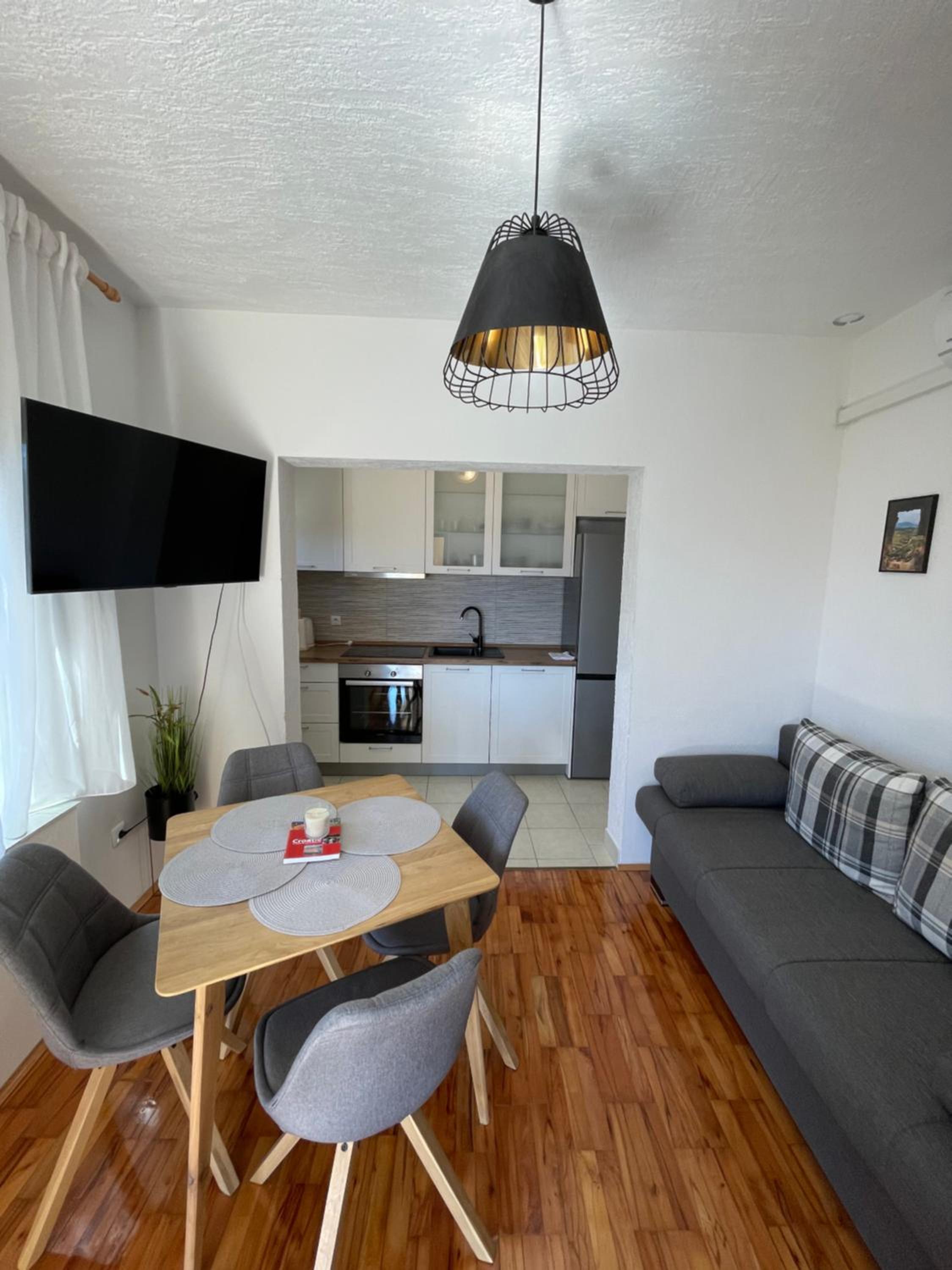 One-Bedroom Apartment - Photo 6