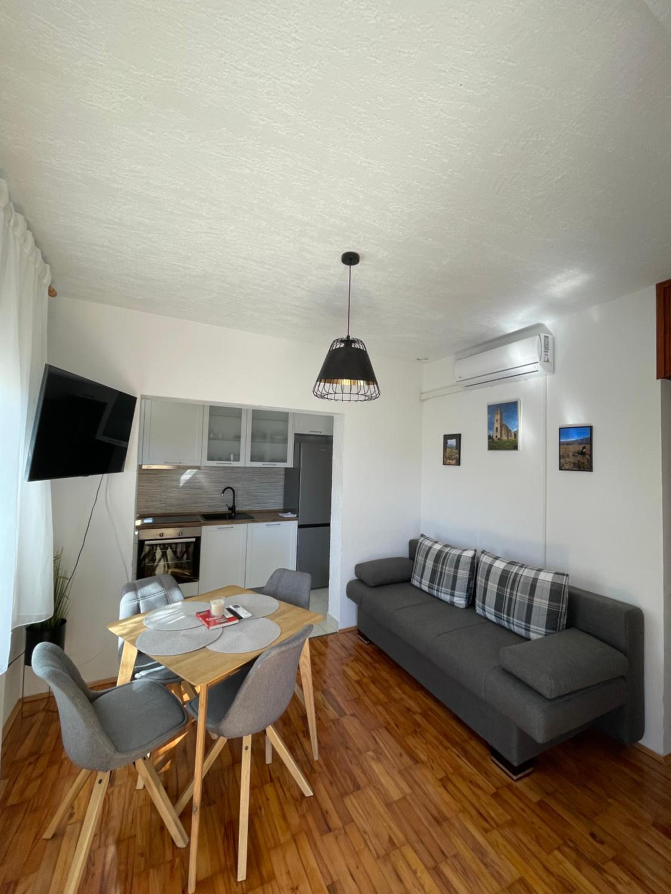 One-Bedroom Apartment - Photo 7
