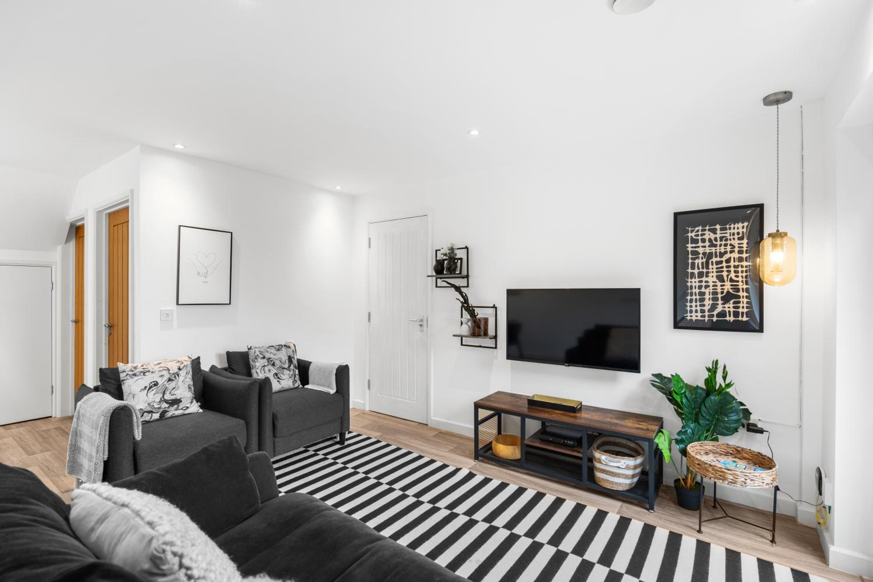 Two-Bedroom House - Photo 6