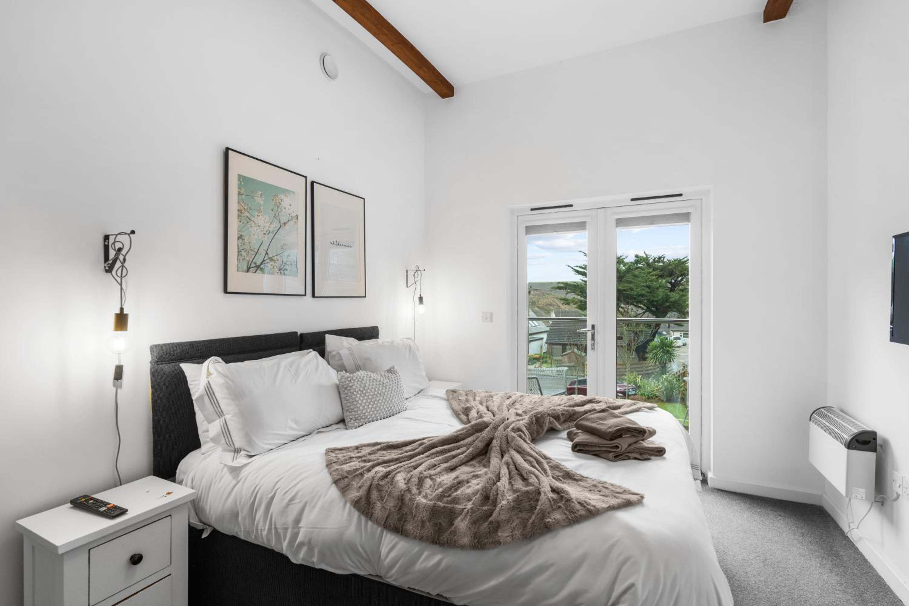 Two-Bedroom House - Photo 1