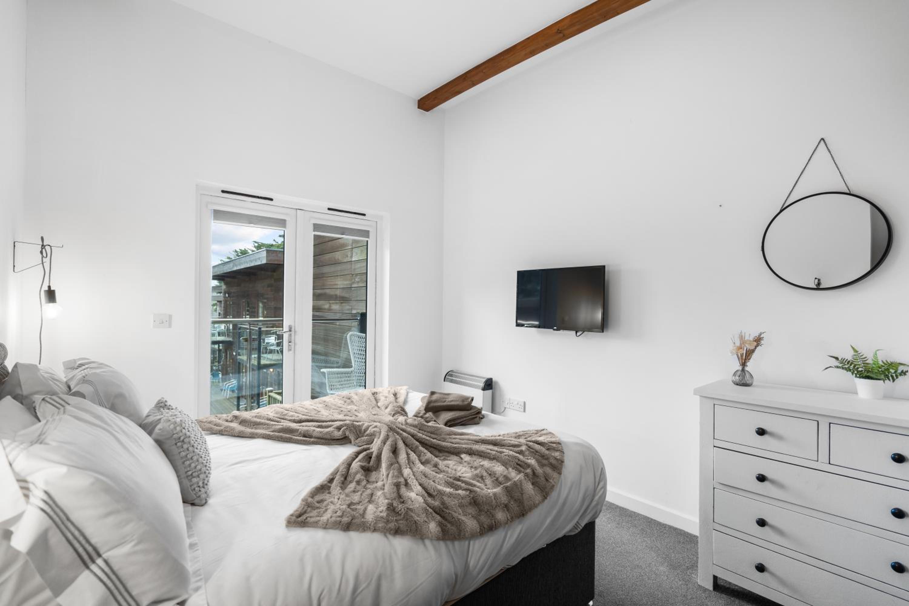 Two-Bedroom House - Photo 10