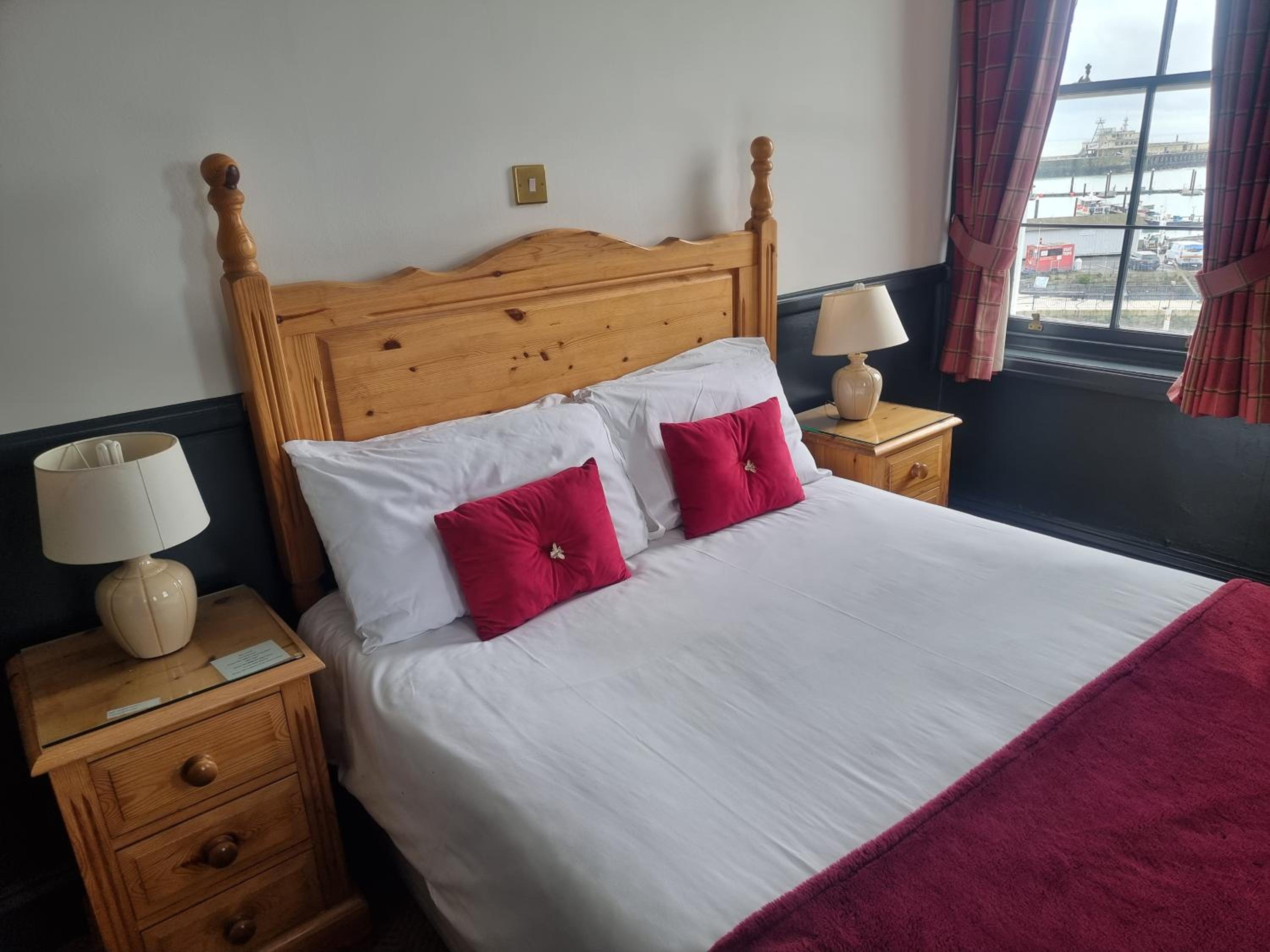 Double Room with Sea View - Photo 9