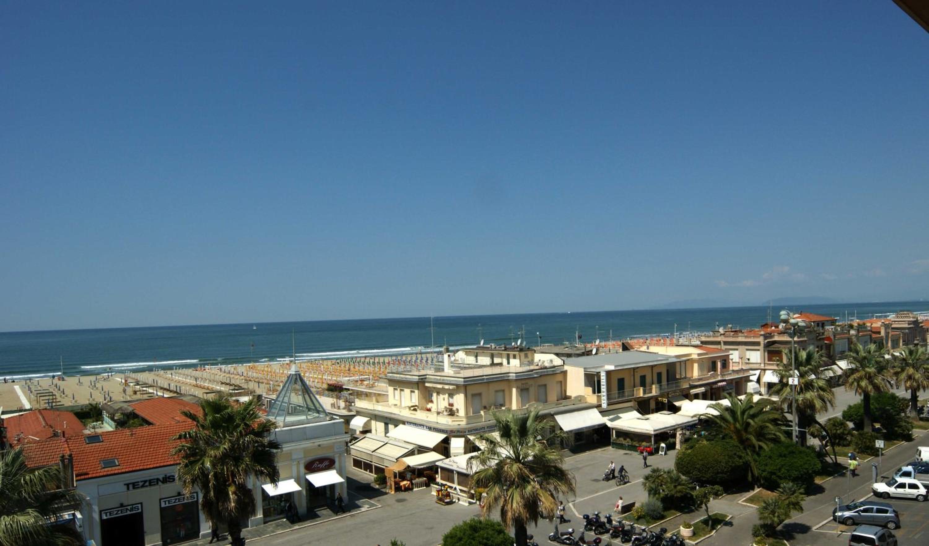 Double or Twin Room with Sea View - Photo 12
