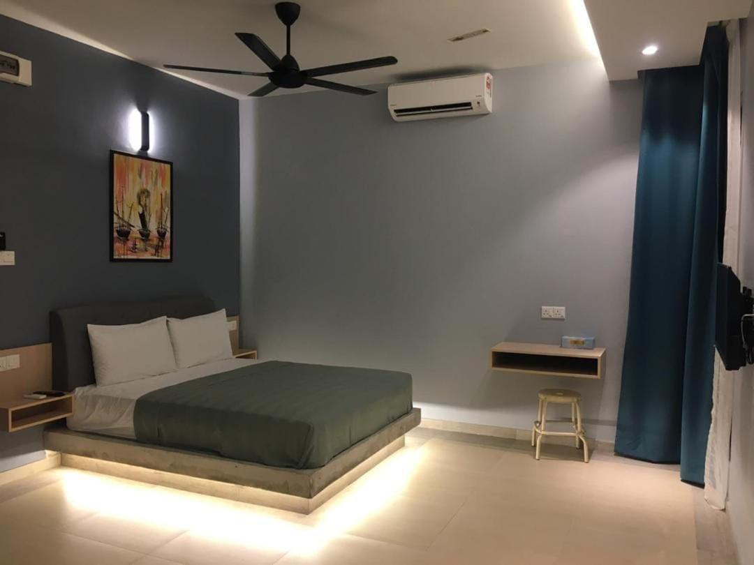 Deluxe Queen Room