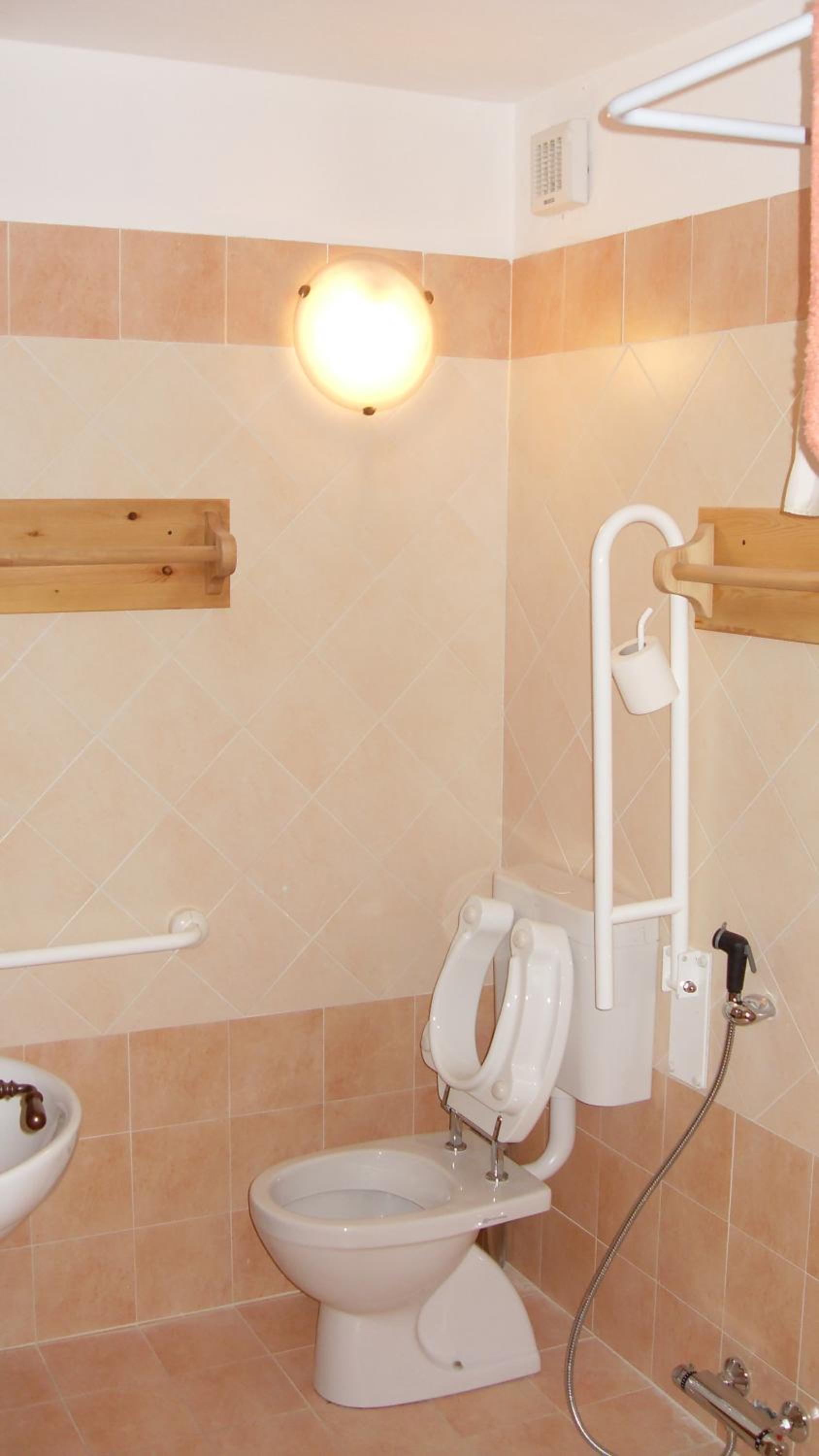 One-Bedroom Apartment (2-4 Adults)  photo 2