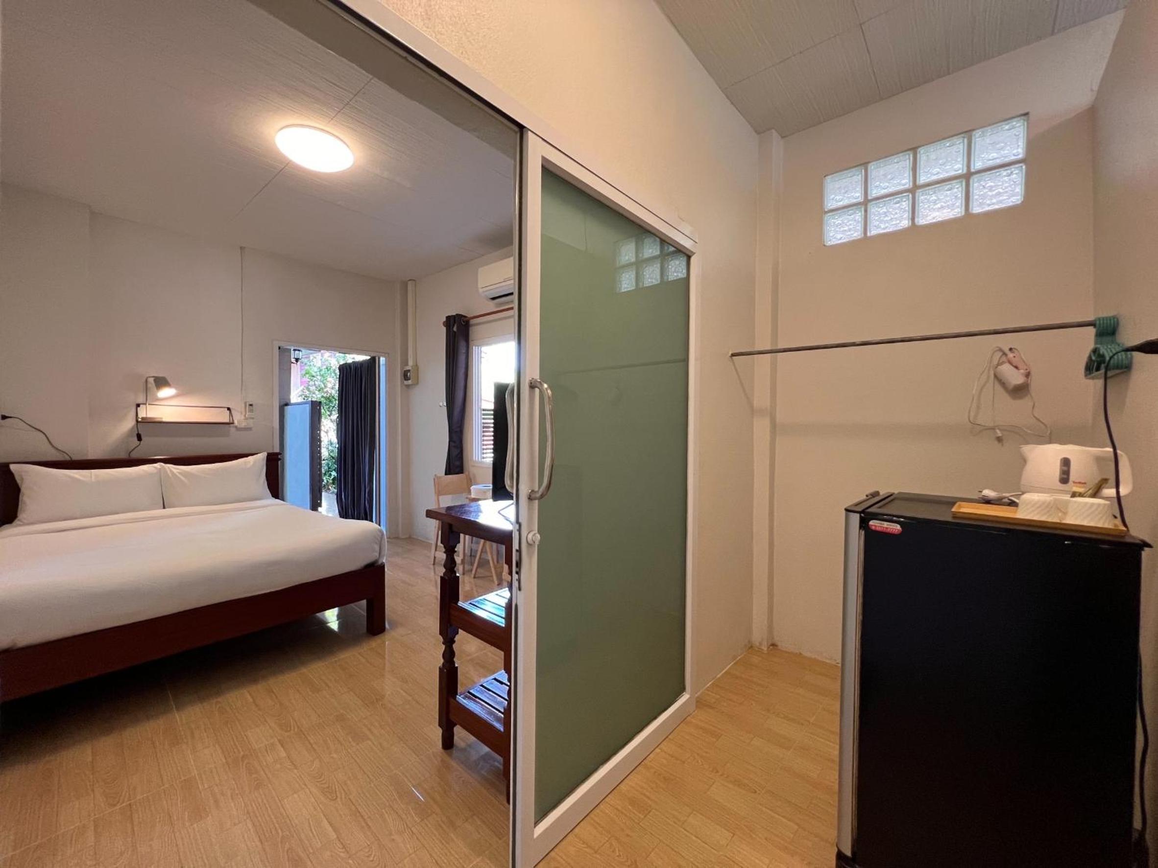 Budget Double Room - Photo 5
