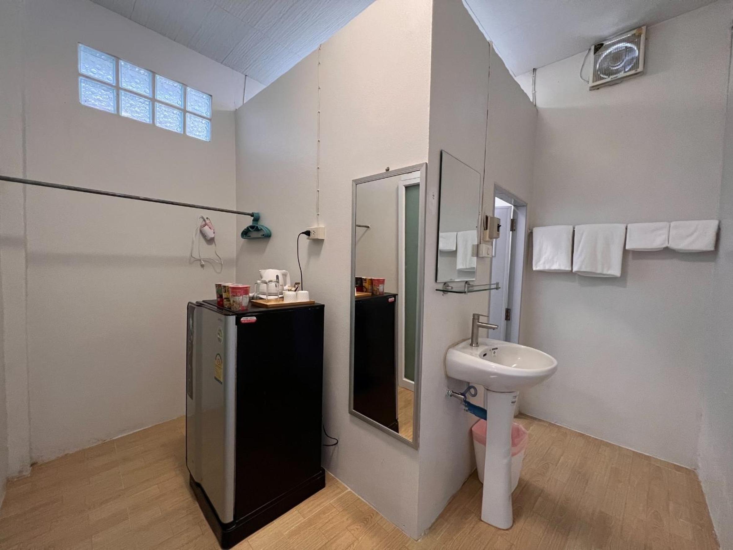 Budget Double Room - Photo 4
