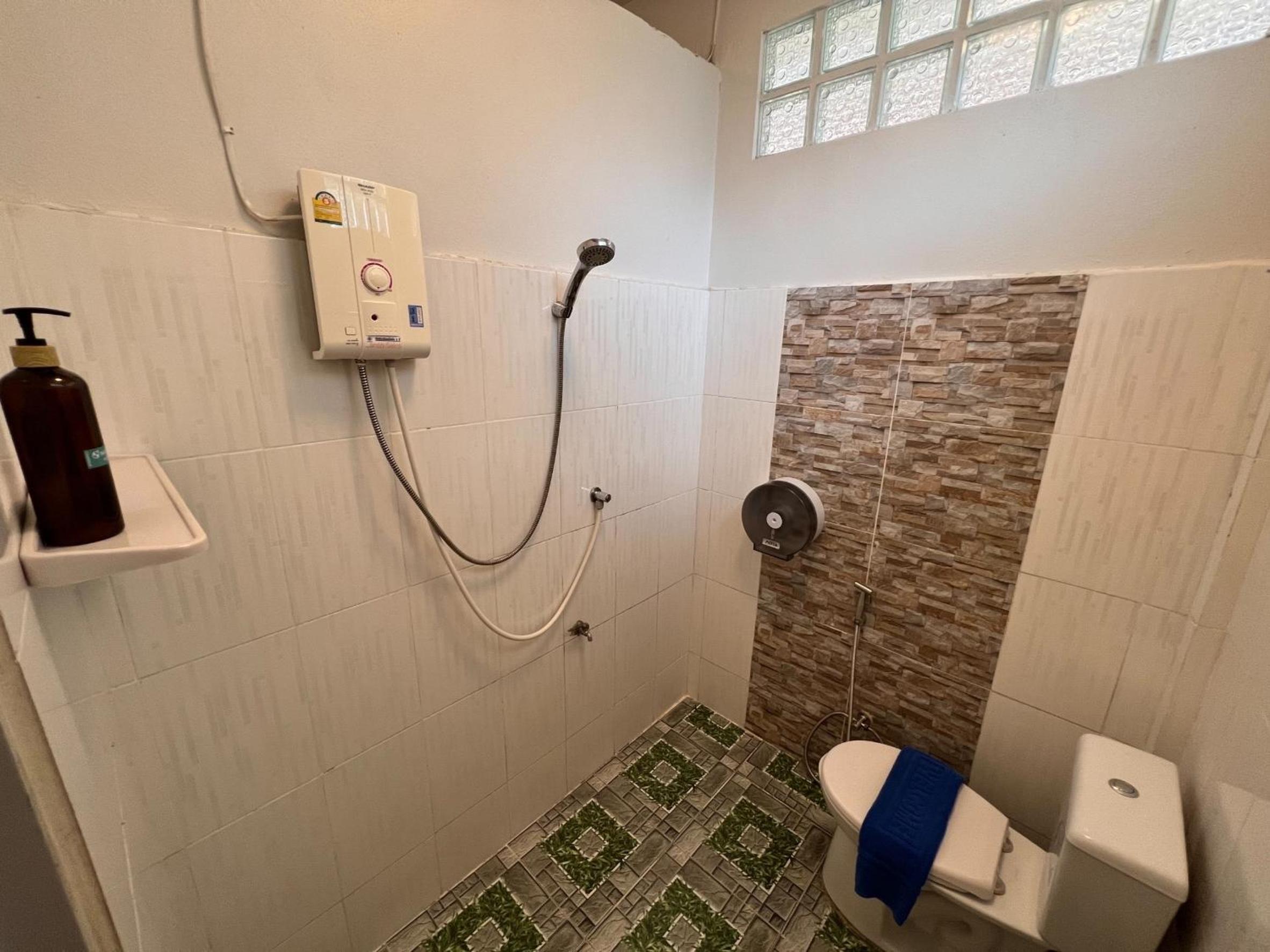 Budget Double Room - Photo 3