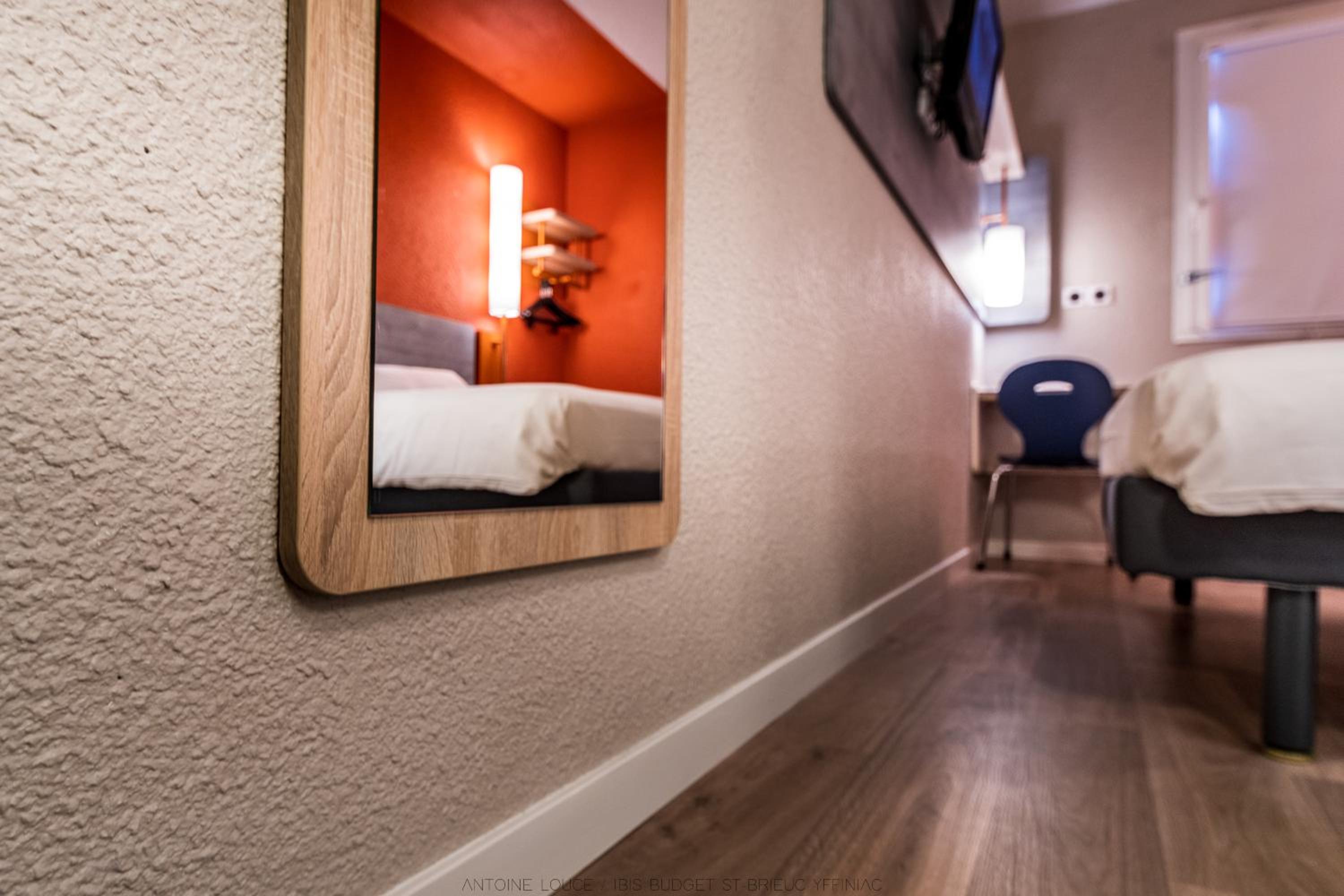 Triple Room with Three Single Beds - Photo 2