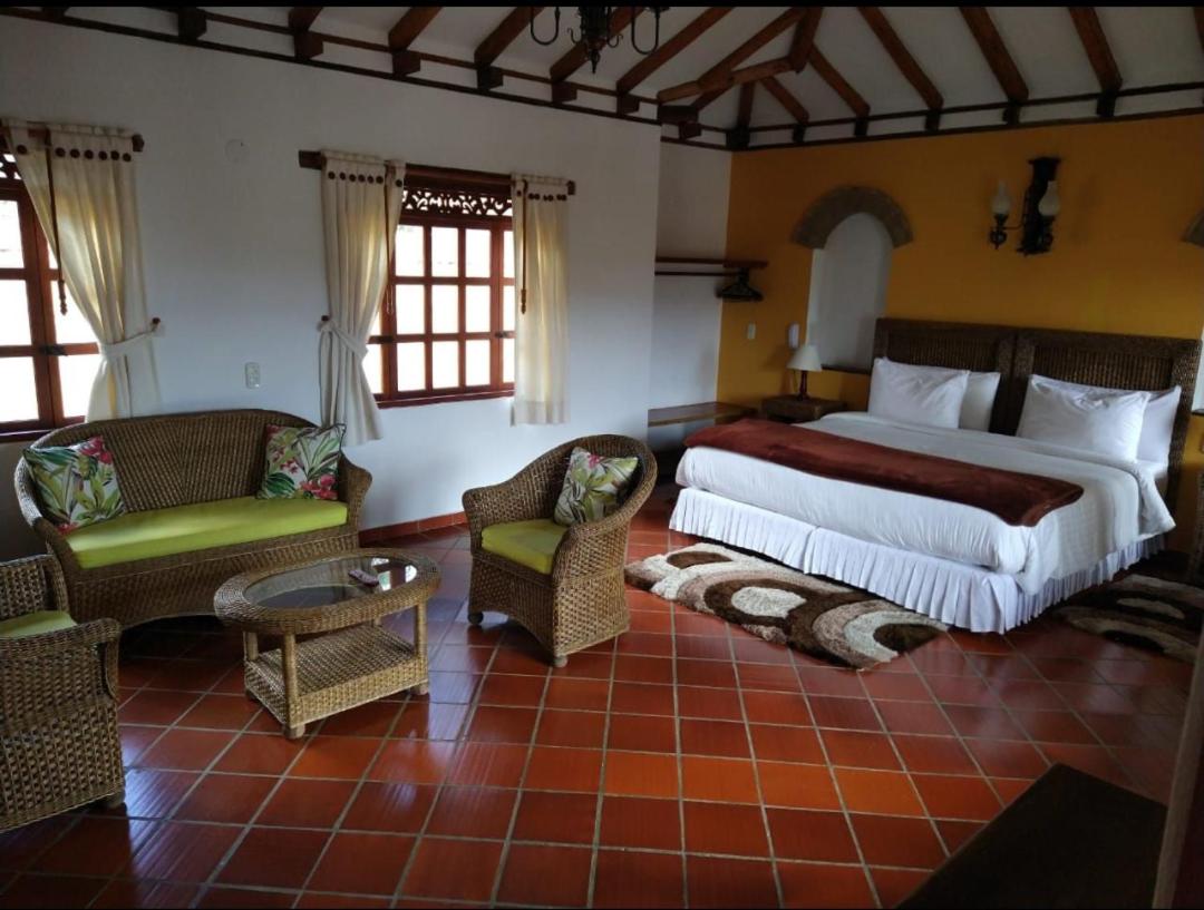 Deluxe Suite with Spa Bath photo 3
