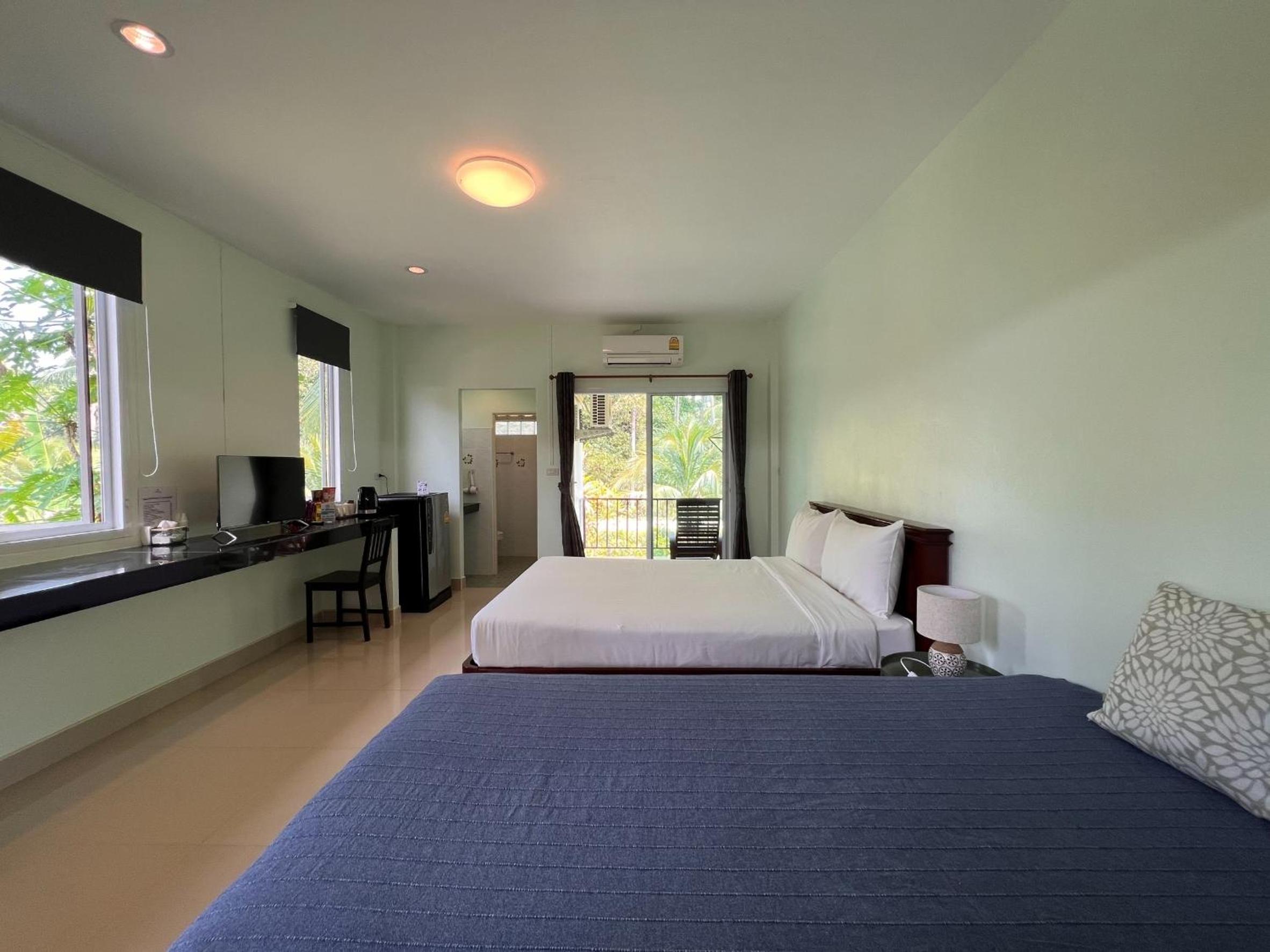 Queen Room with Garden View - Photo 10