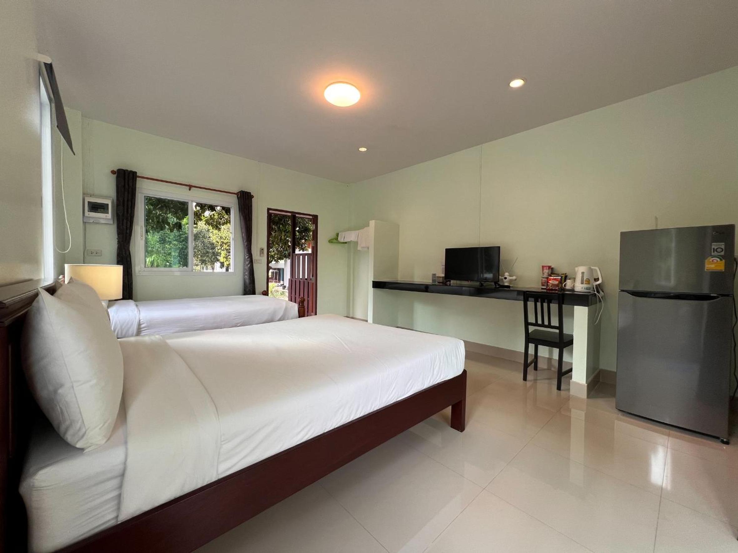 Standard Triple Room - Photo 11
