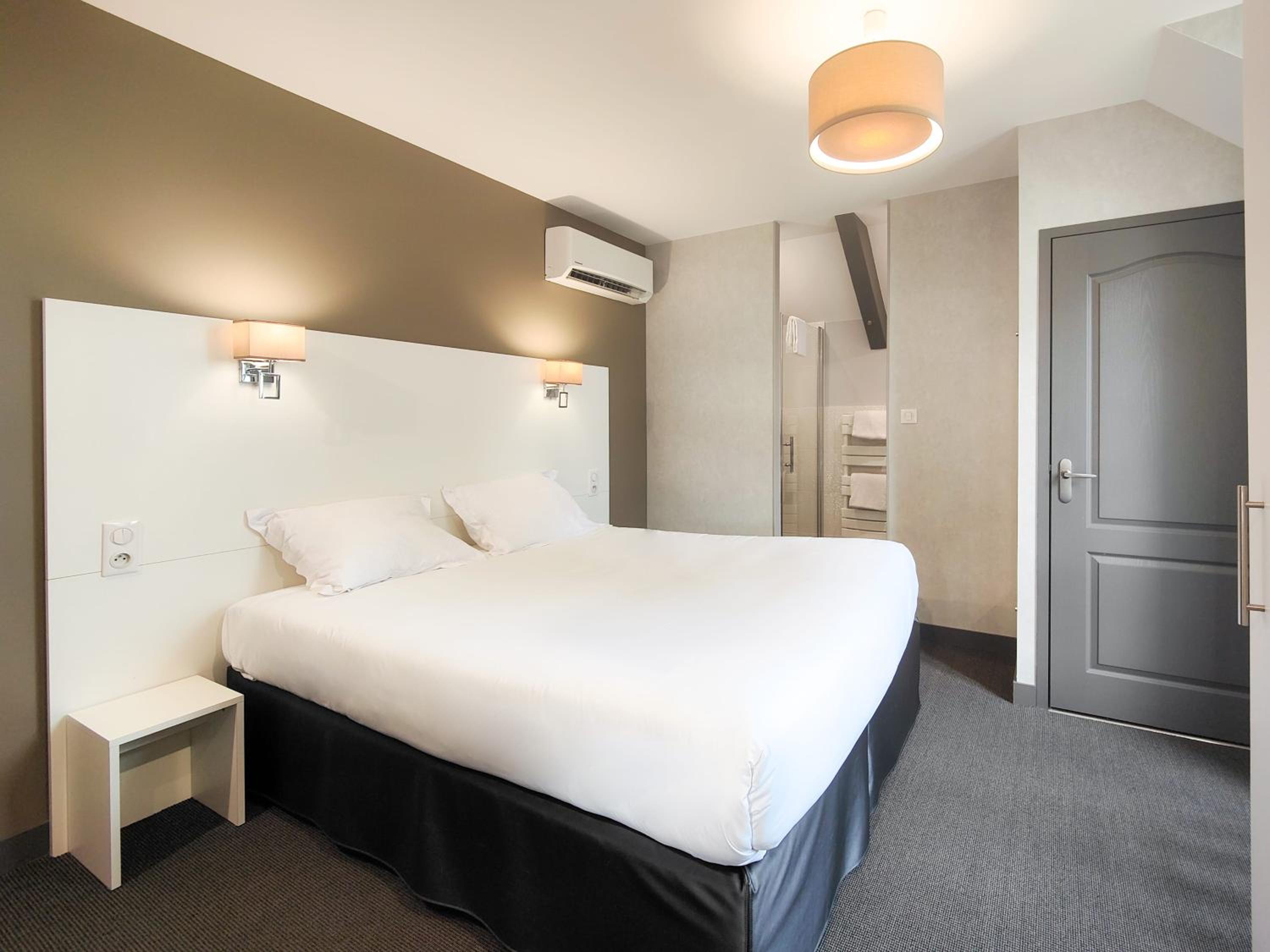Standard Double Room (dependance 591 ft from Castle) photo 2