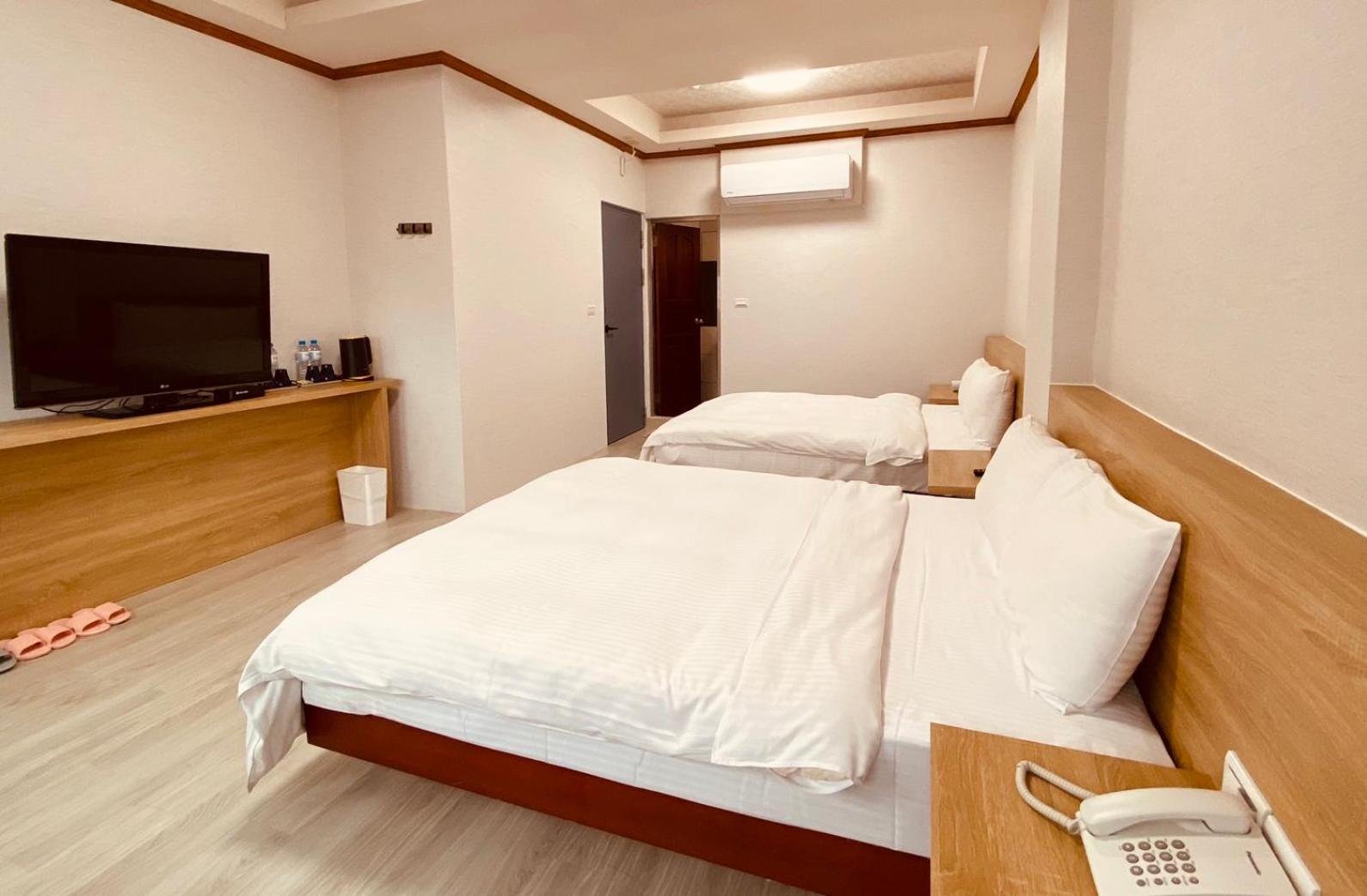 Quadruple Room with Shower - Photo 1