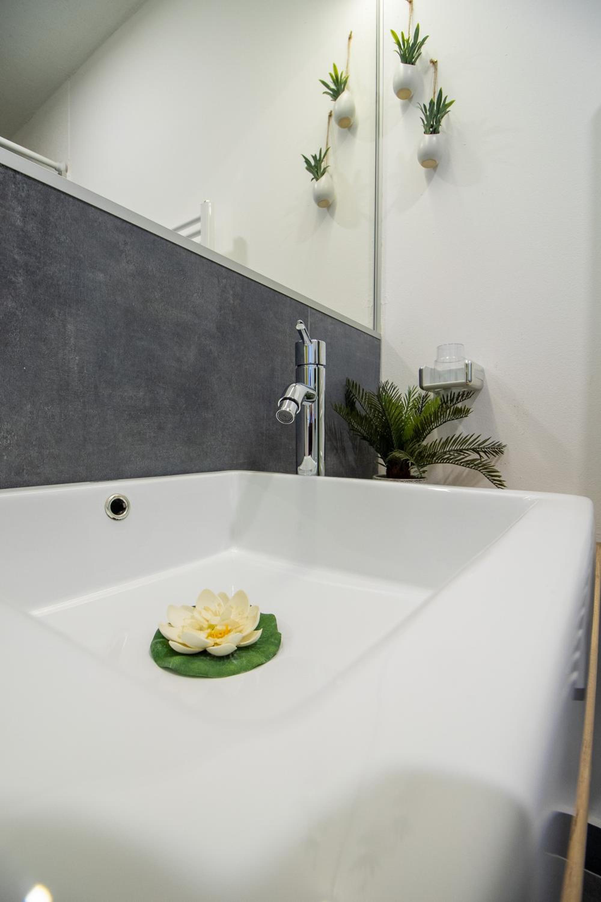 Triple Room with Bathroom - Photo 8