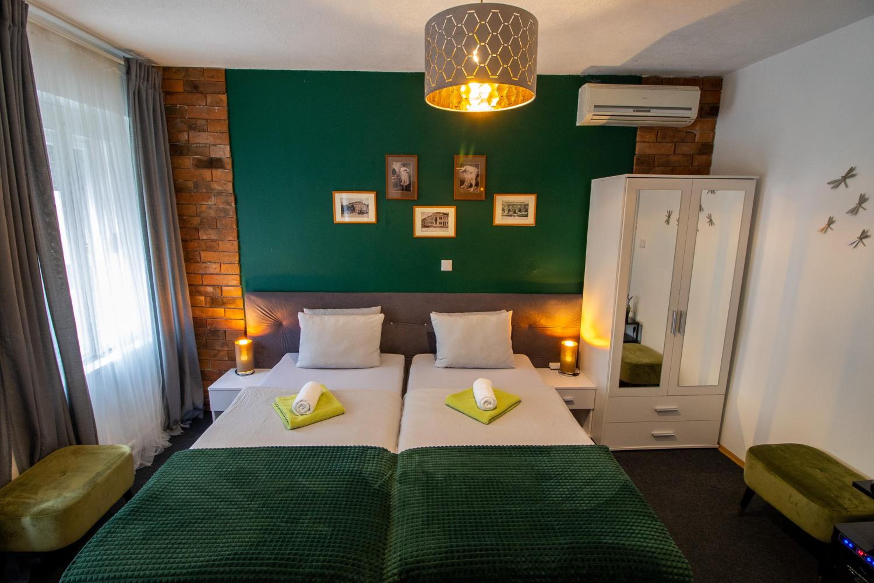 Double or Twin Room with Private Bathroom - Photo 1