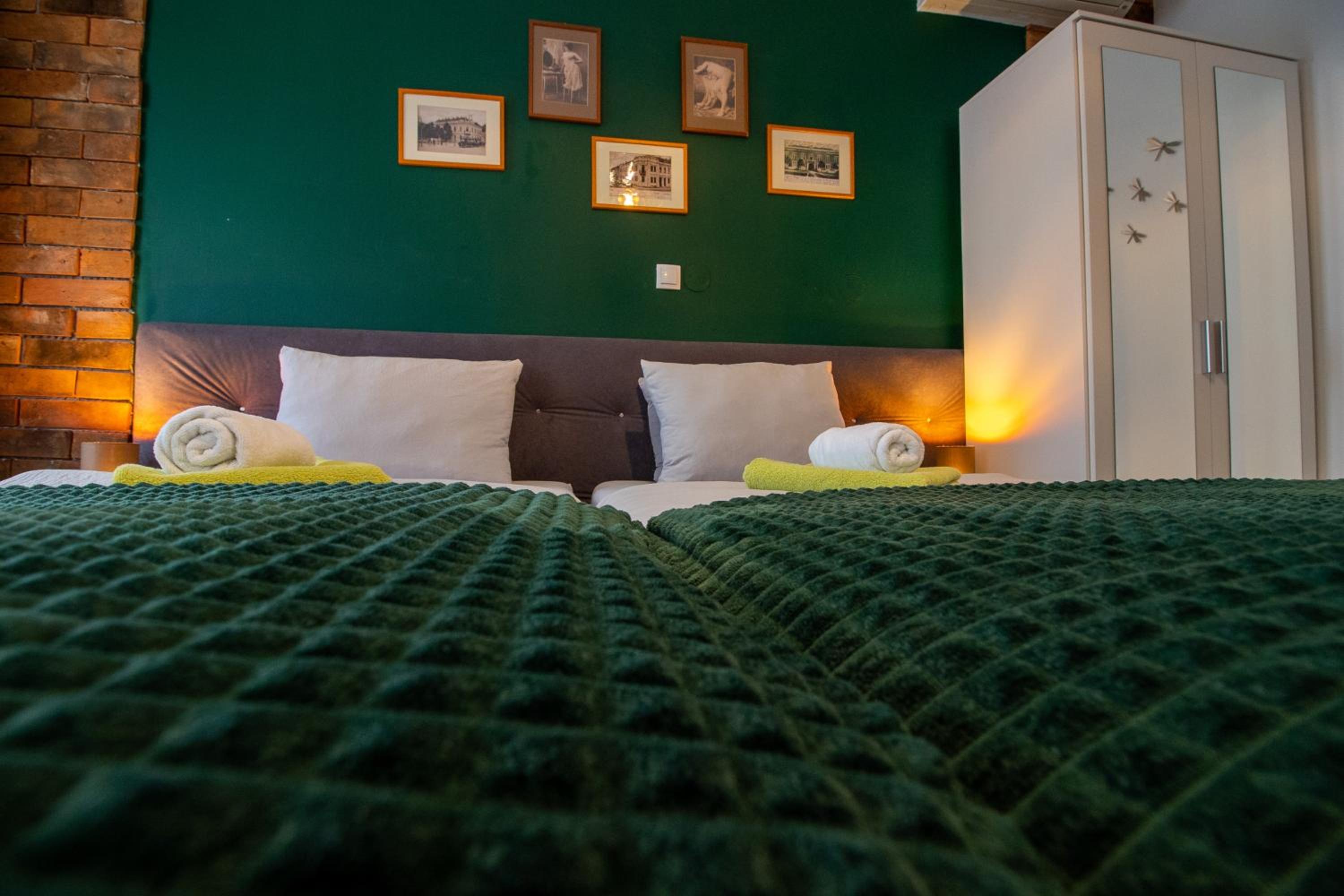 Double or Twin Room with Private Bathroom - Photo 6