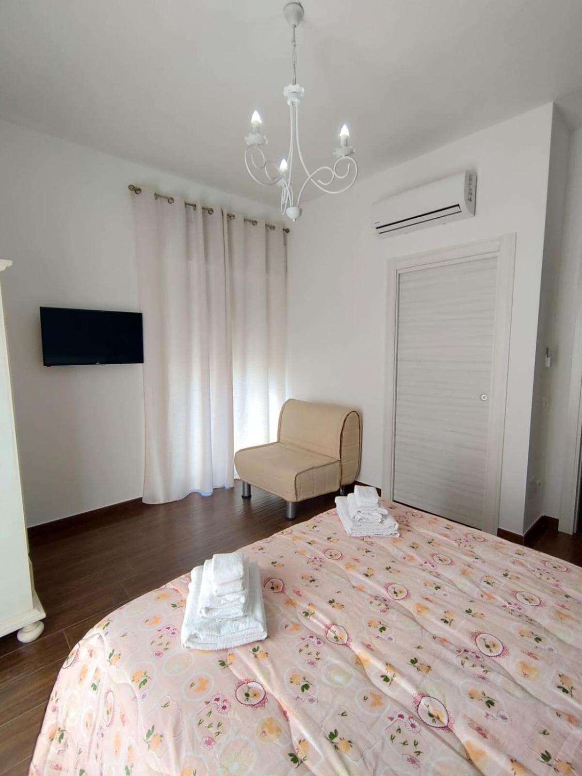 Quadruple Room with Private Bathroom - Photo 1