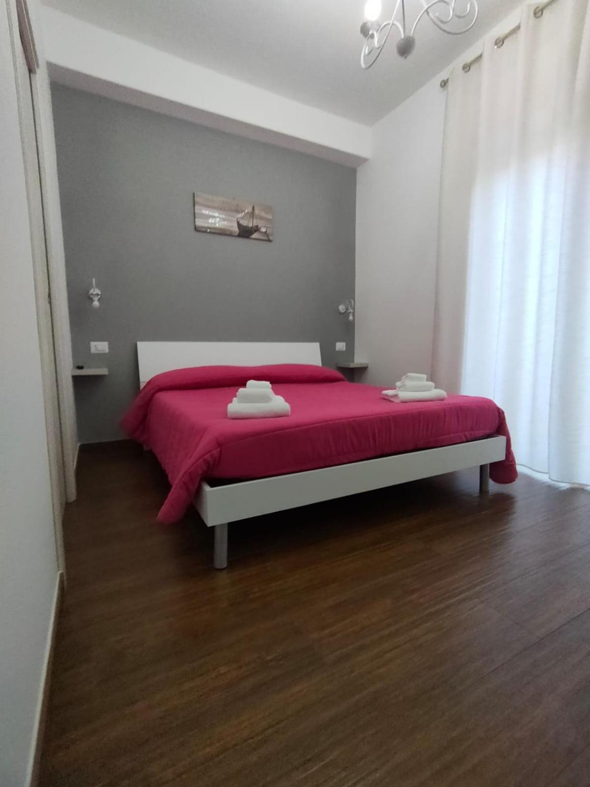 Double Room with Private Bathroom - Photo 6