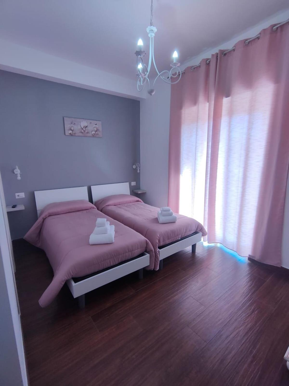 Double Room with Private Bathroom - Photo 7