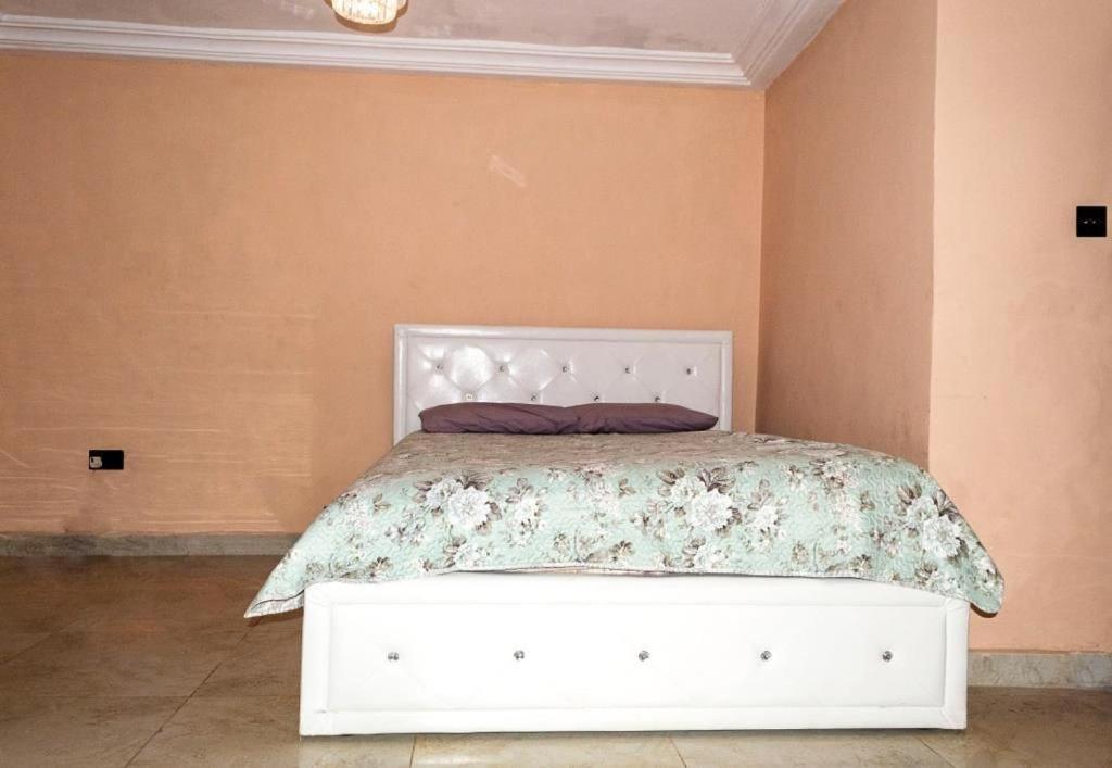 Four-Bedroom House photo 3