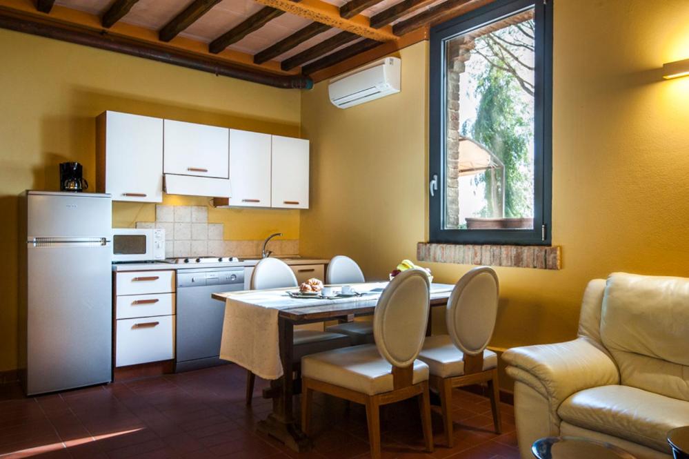 Superior One-Bedroom Apartment - Separate Building photo 3