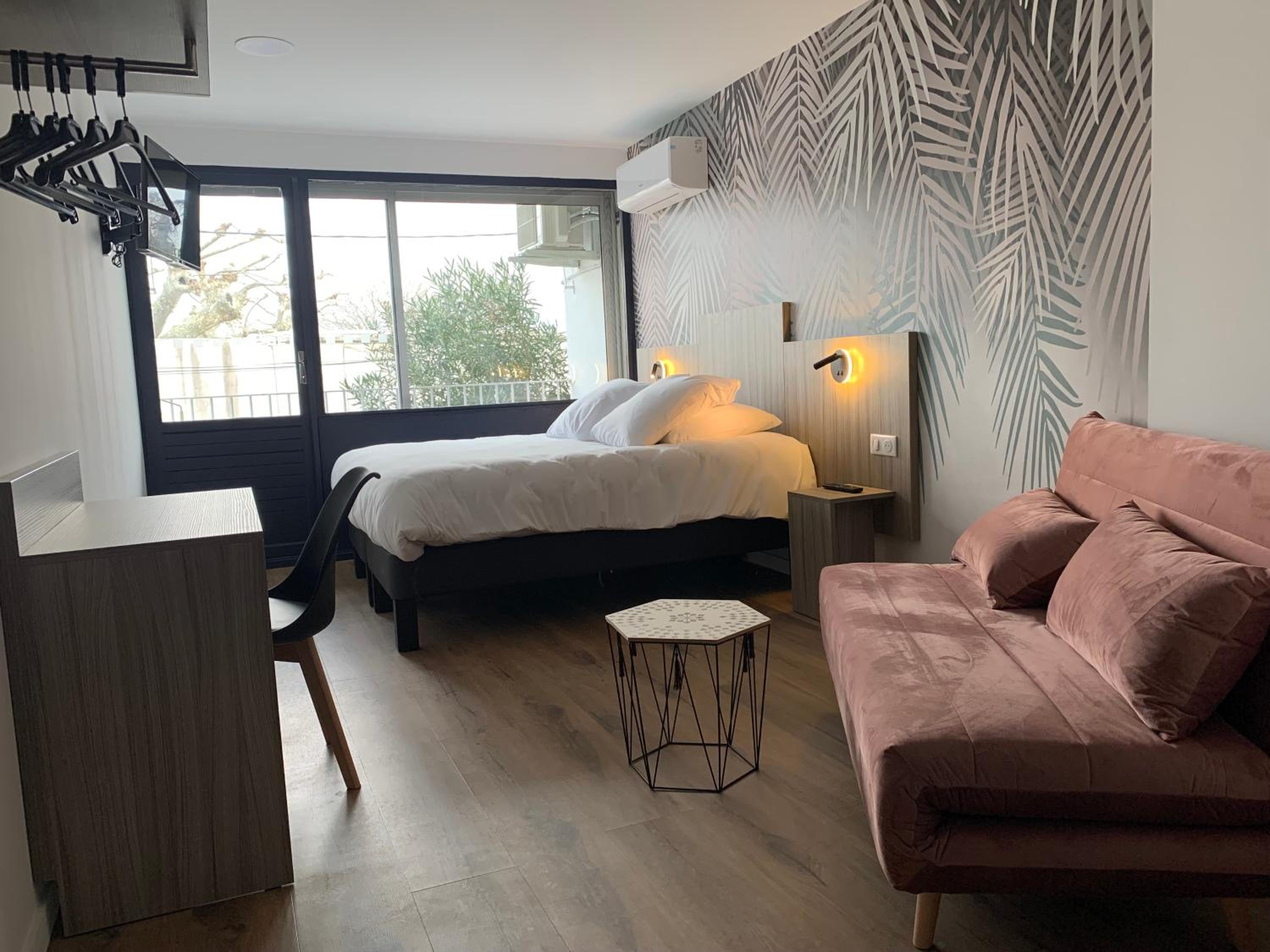 Junior Suite with Balcony thumbnail 5