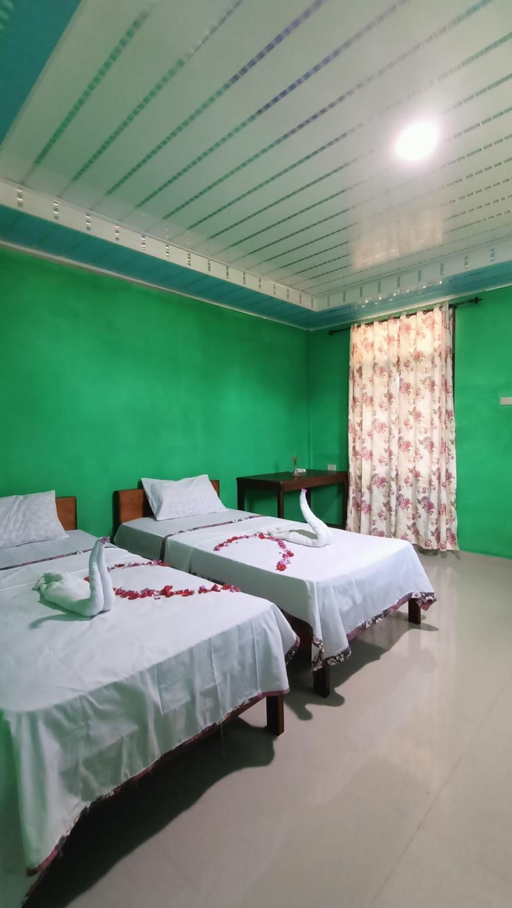 Double or Twin Room with Sea View - Photo 2