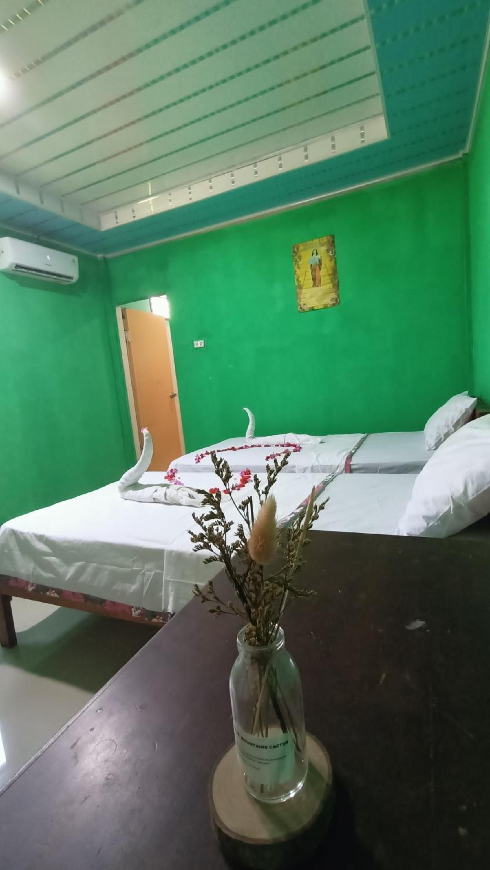 Double or Twin Room with Sea View - Photo 7