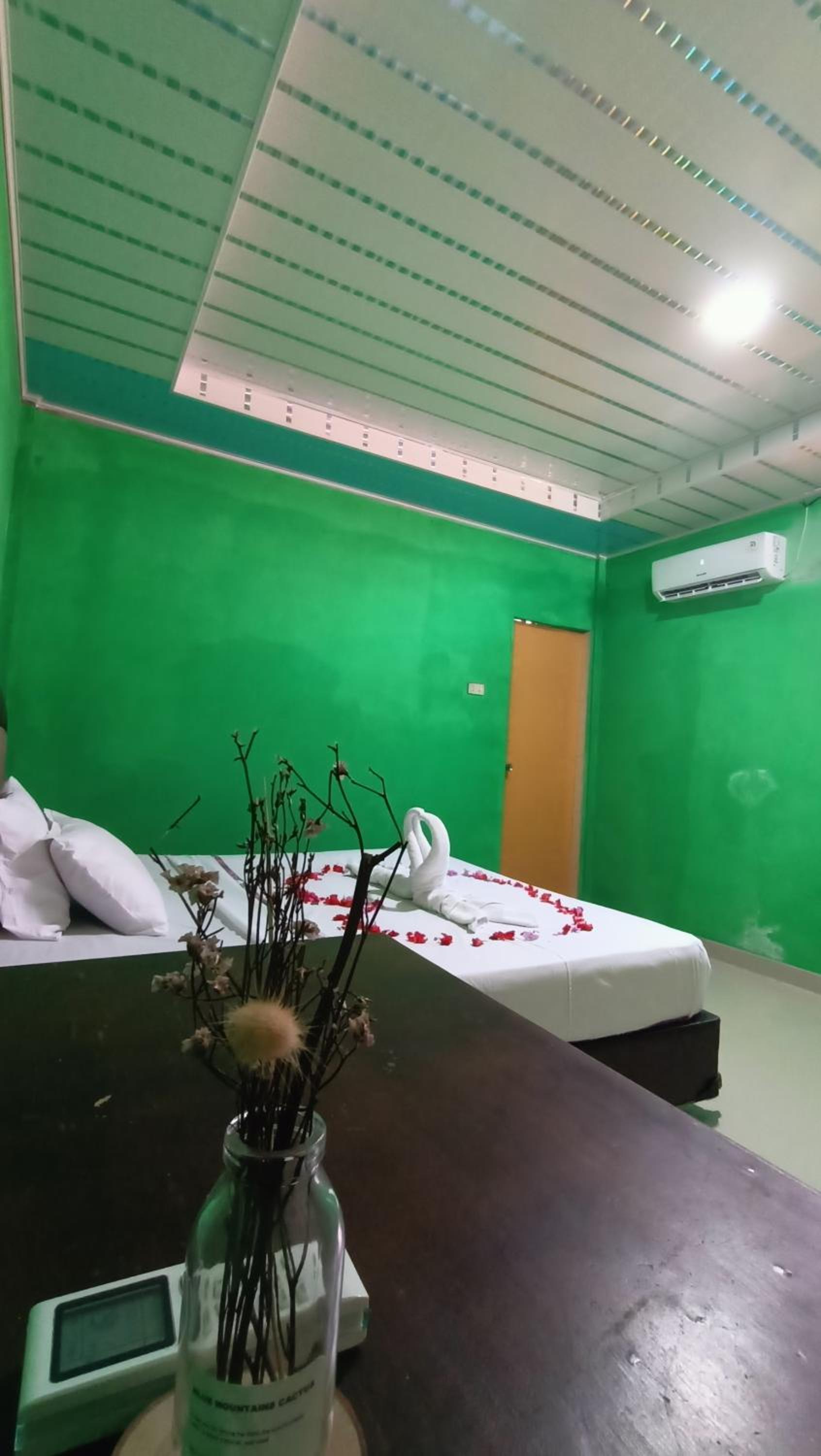 Double or Twin Room with Sea View - Photo 3