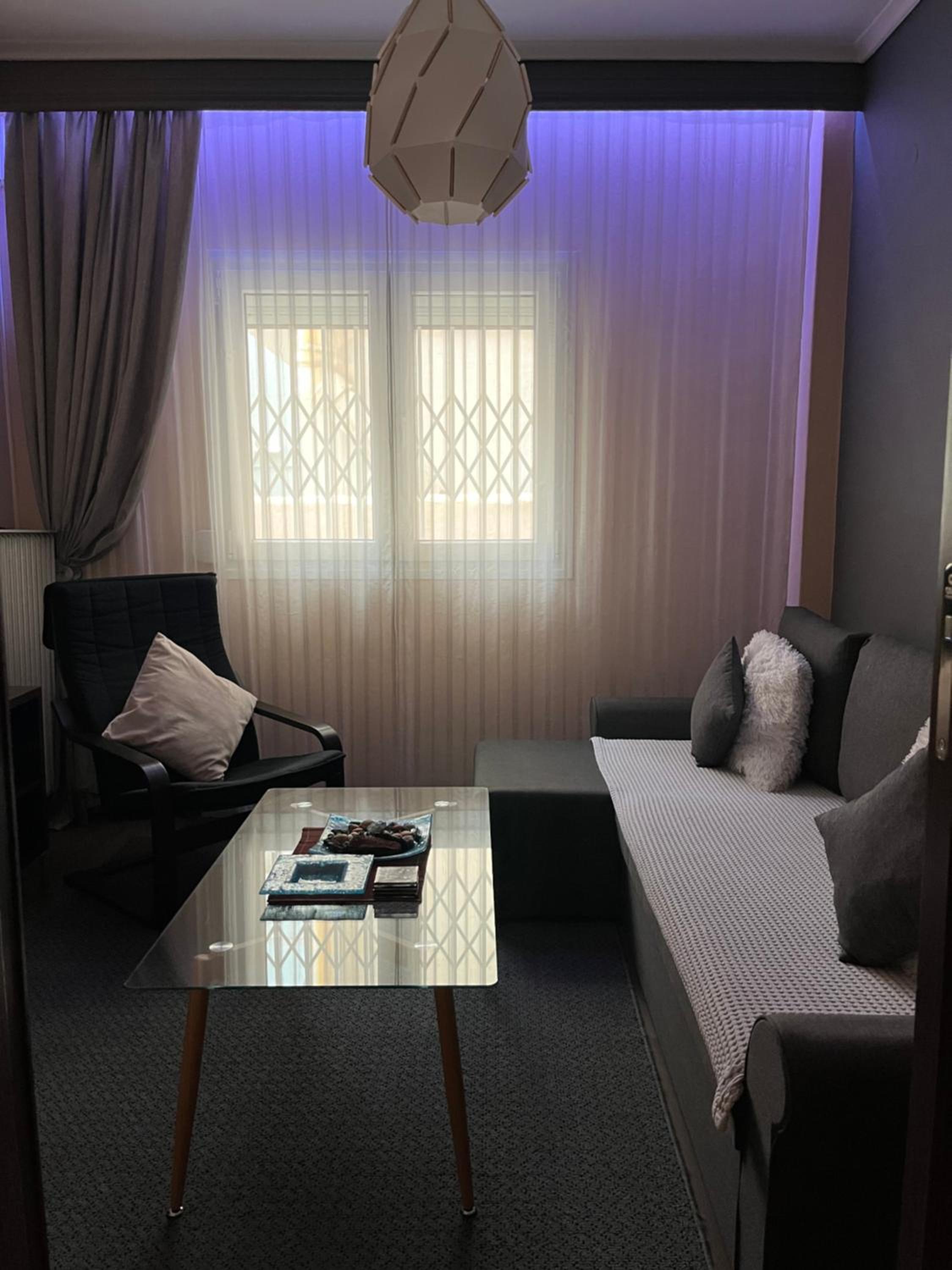 One-Bedroom Apartment - Photo 4